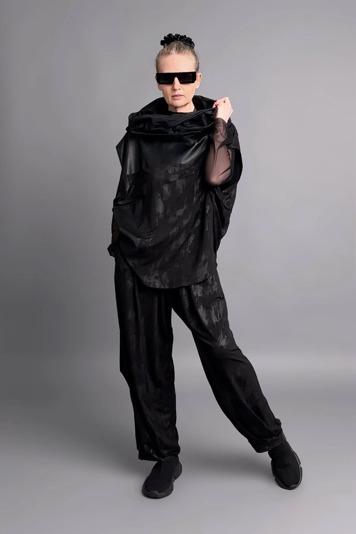 Weite Slinky-Hose im avantgardistischen Lagenlook aus glattem Stretchmaterial