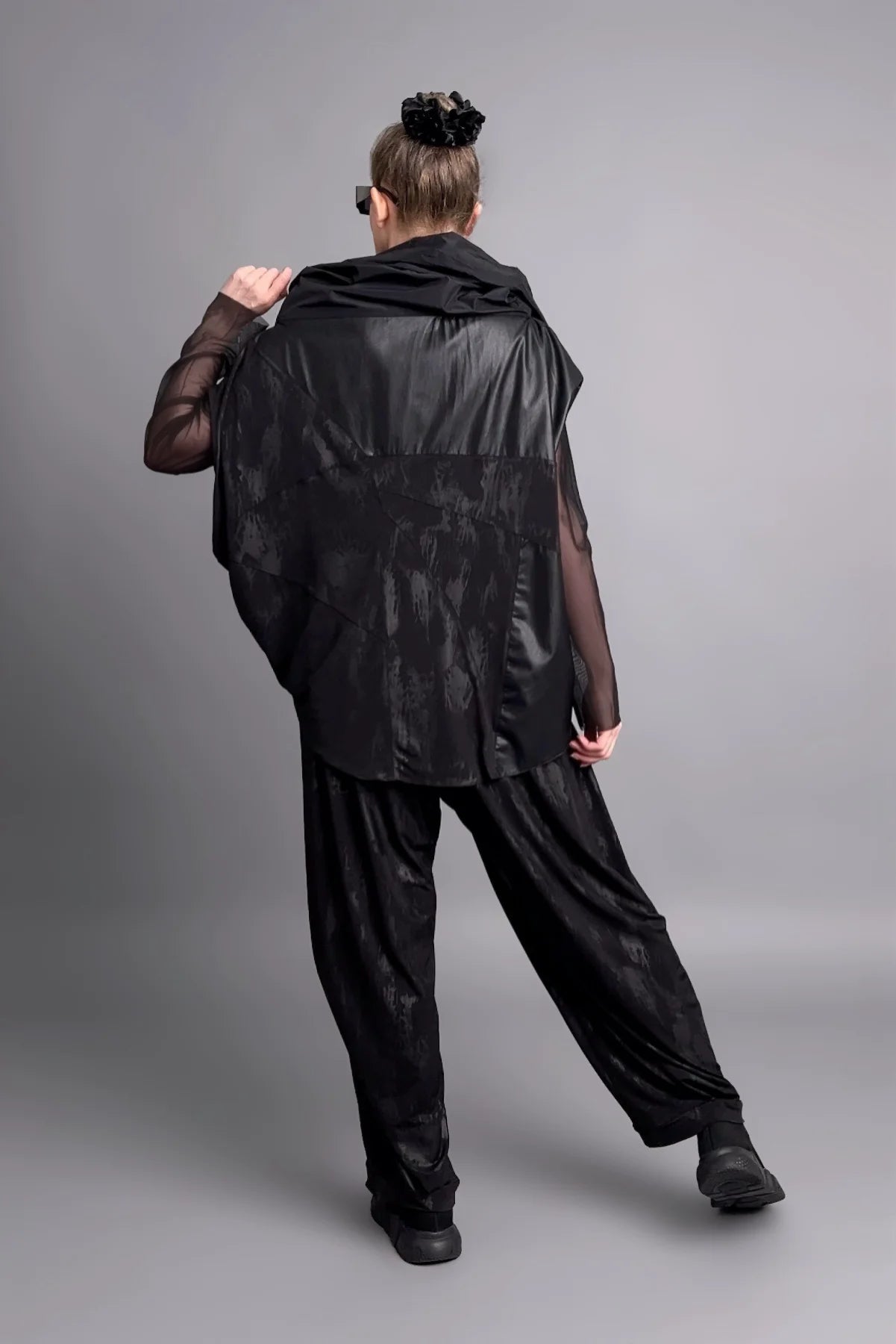 Weite Slinky-Hose im avantgardistischen Lagenlook aus glattem Stretchmaterial