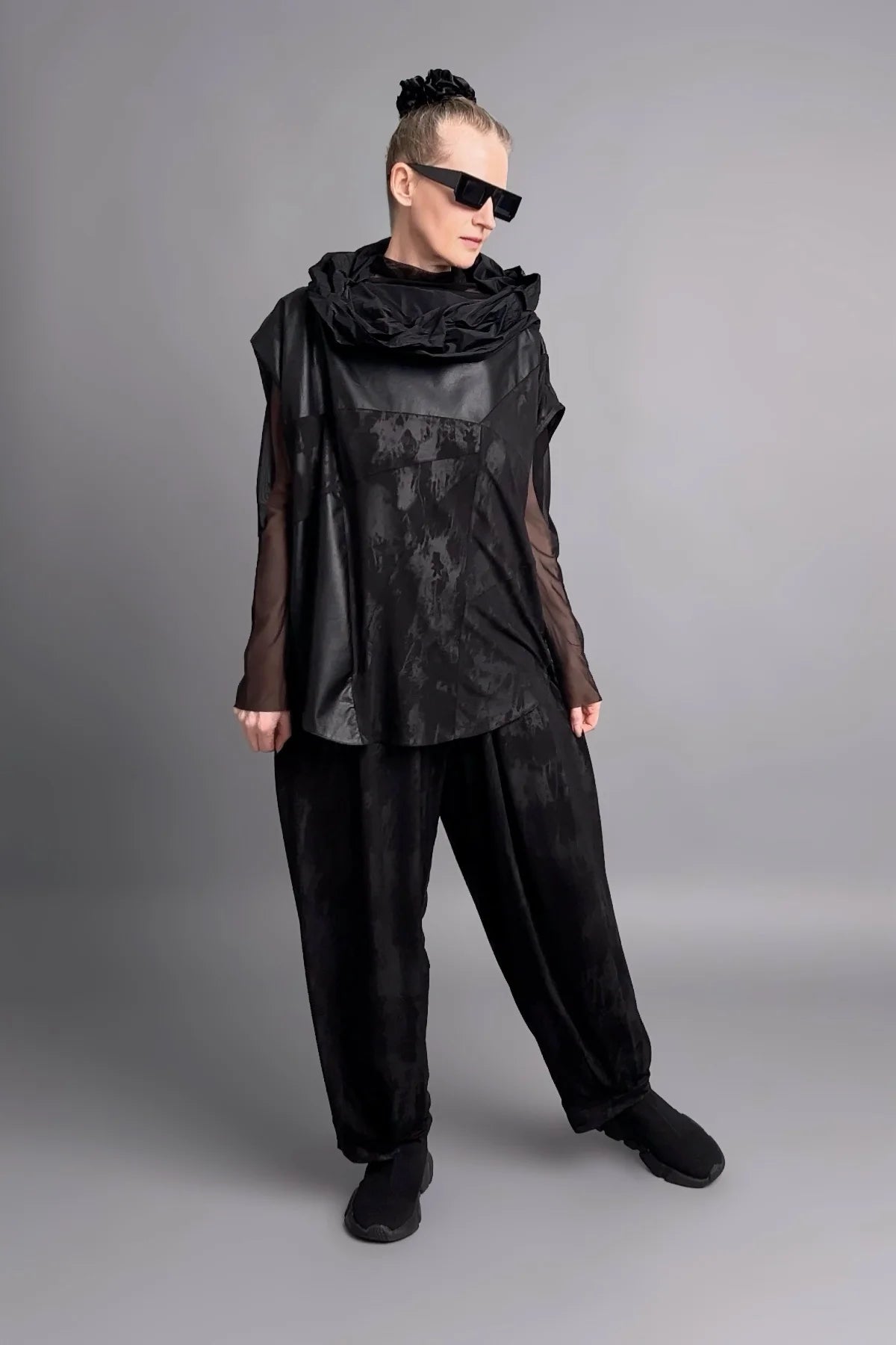 Weite Slinky-Hose im avantgardistischen Lagenlook aus glattem Stretchmaterial