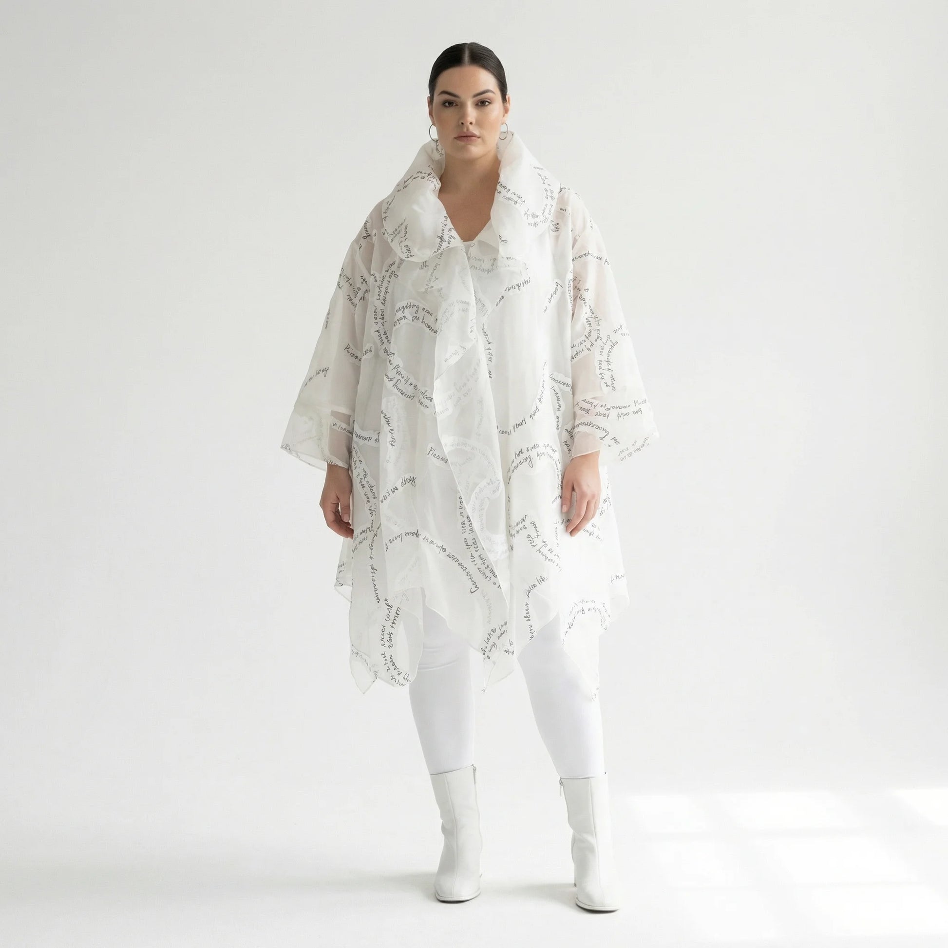 Oversize Mantel Ecru mit Organza Tüll Schriftprint A Form Übergang Popeline H4 Fashion bei Modeare