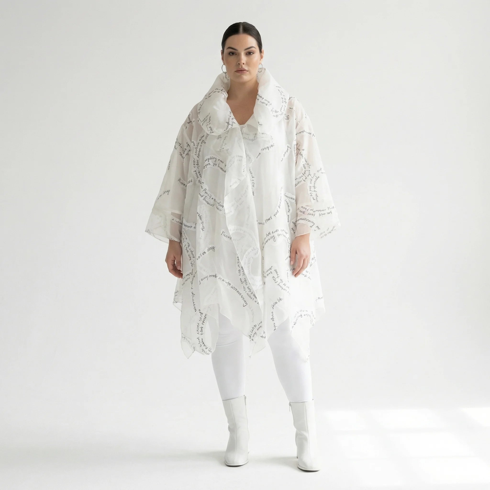 Oversize Mantel Ecru mit Organza Tüll Schriftprint A Form Übergang Popeline H4 Fashion bei Modeare