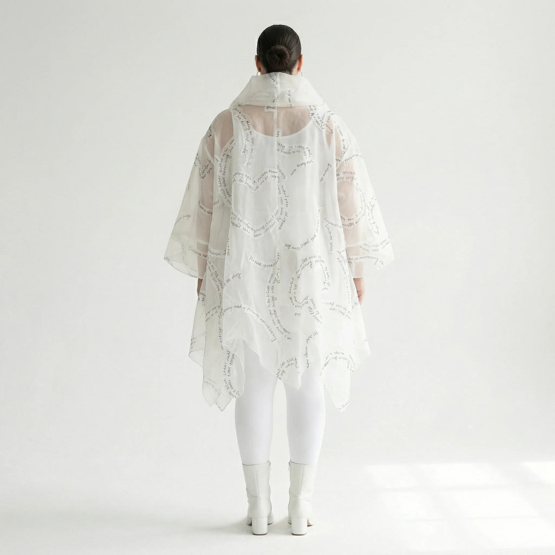 Oversize Mantel Ecru mit Organza Tüll Schriftprint A Form Übergang Popeline H4 Fashion bei Modeare