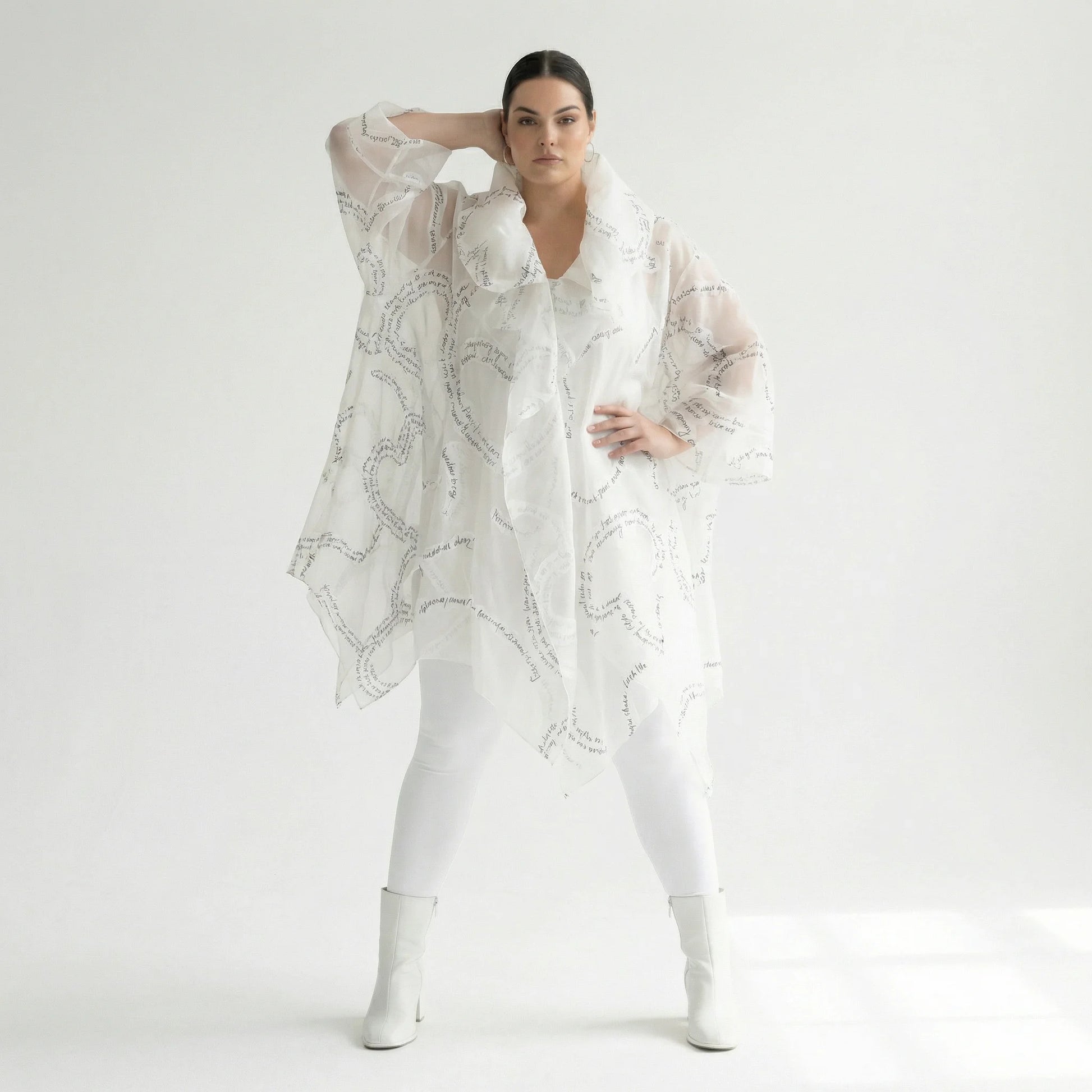 Oversize Mantel Ecru mit Organza Tüll Schriftprint A Form Übergang Popeline H4 Fashion bei Modeare