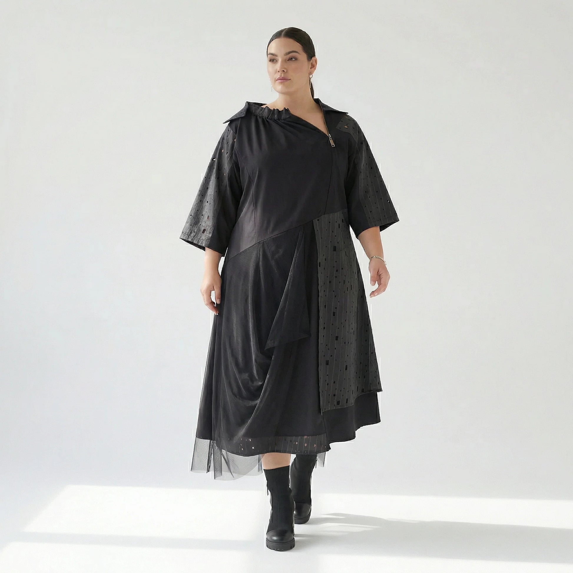 Oversize Avantgarde Kleid mit Tülllagen A Form Übergang H4 Fashion kuratiert bei Modeare