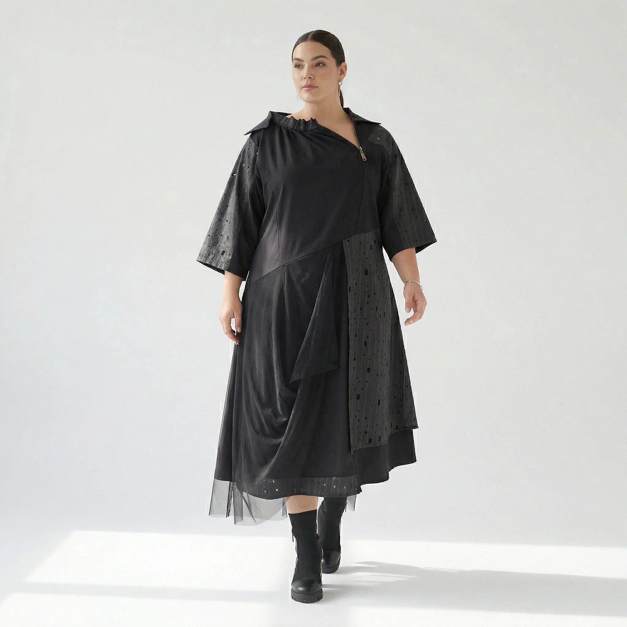 Oversize Avantgarde Kleid mit Tülllagen A Form Übergang H4 Fashion kuratiert bei Modeare