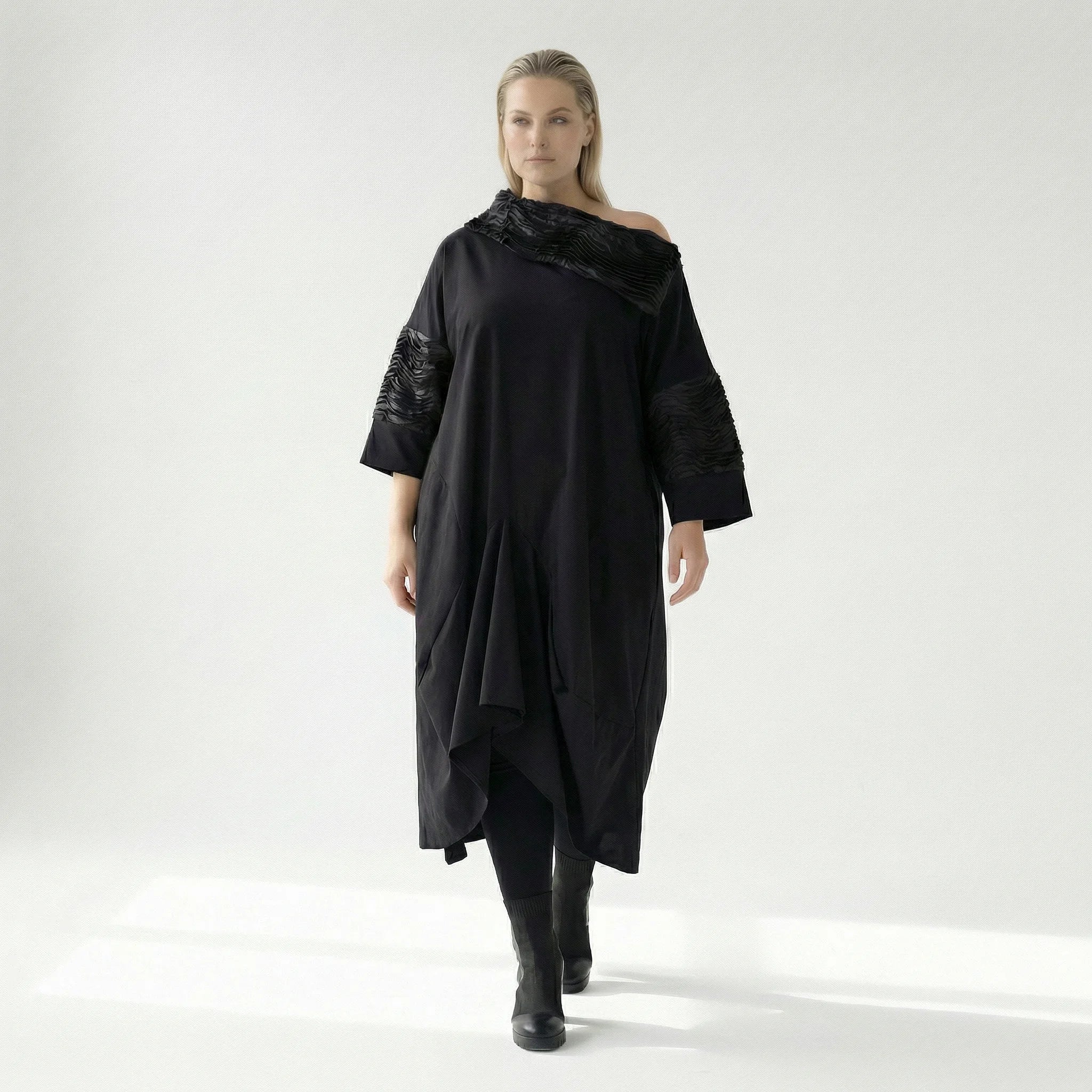 Avantgarde Oversize Kleid schwarz mit Satin Biesen Tüll Mix A Form fein luftig Stretch Übergang H4 Fashion bei Modeare