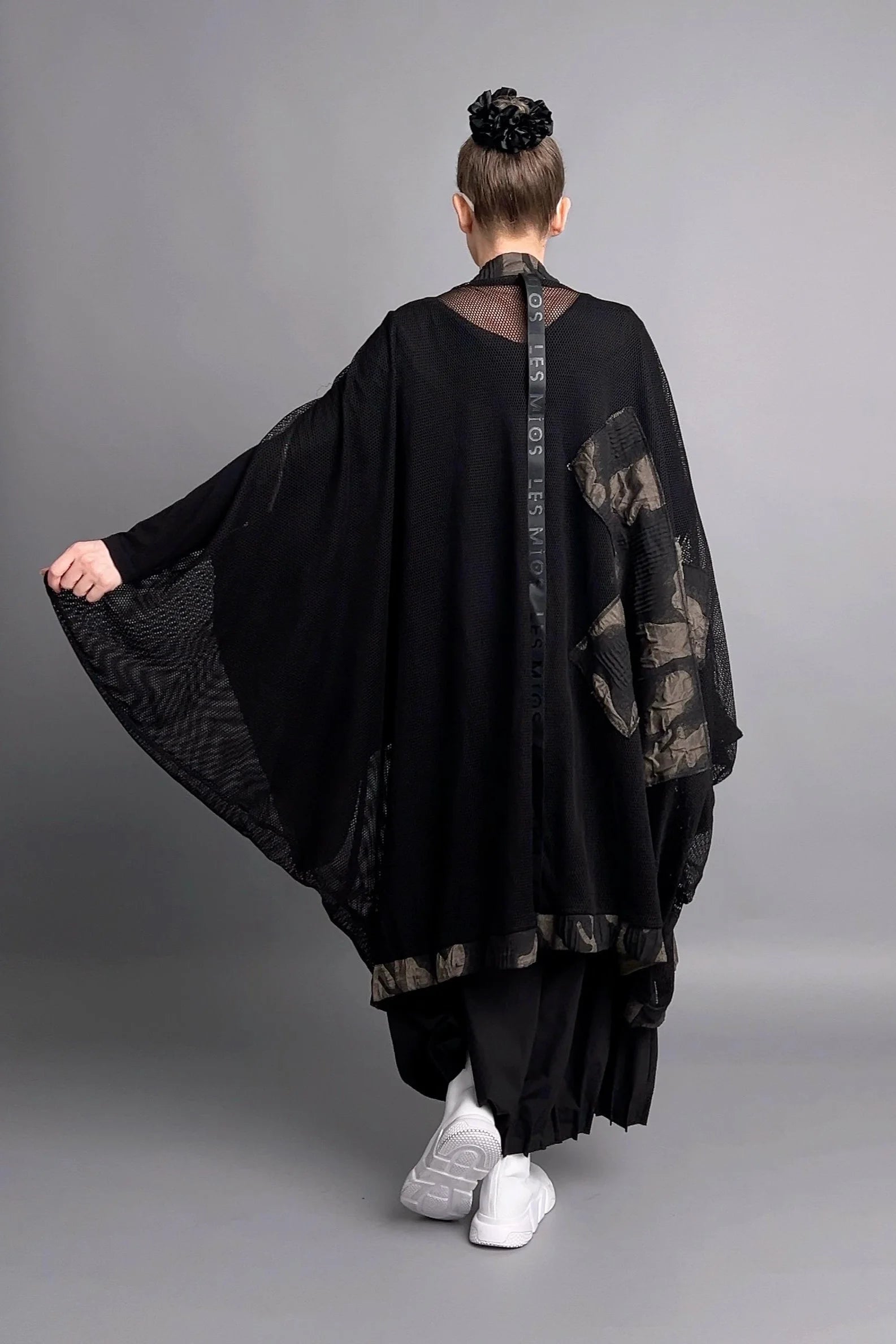 Luftige Oversize-Weste im Jacquard-Crash-Look mit floralem Muster von Les Mios