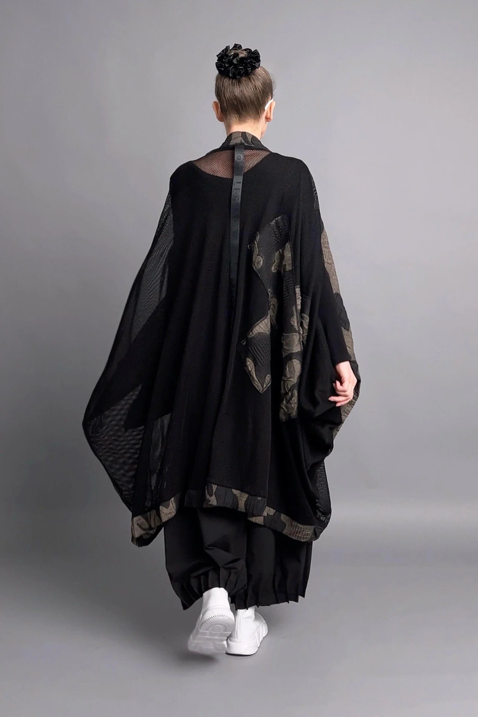 Luftige Oversize-Weste im Jacquard-Crash-Look mit floralem Muster von Les Mios