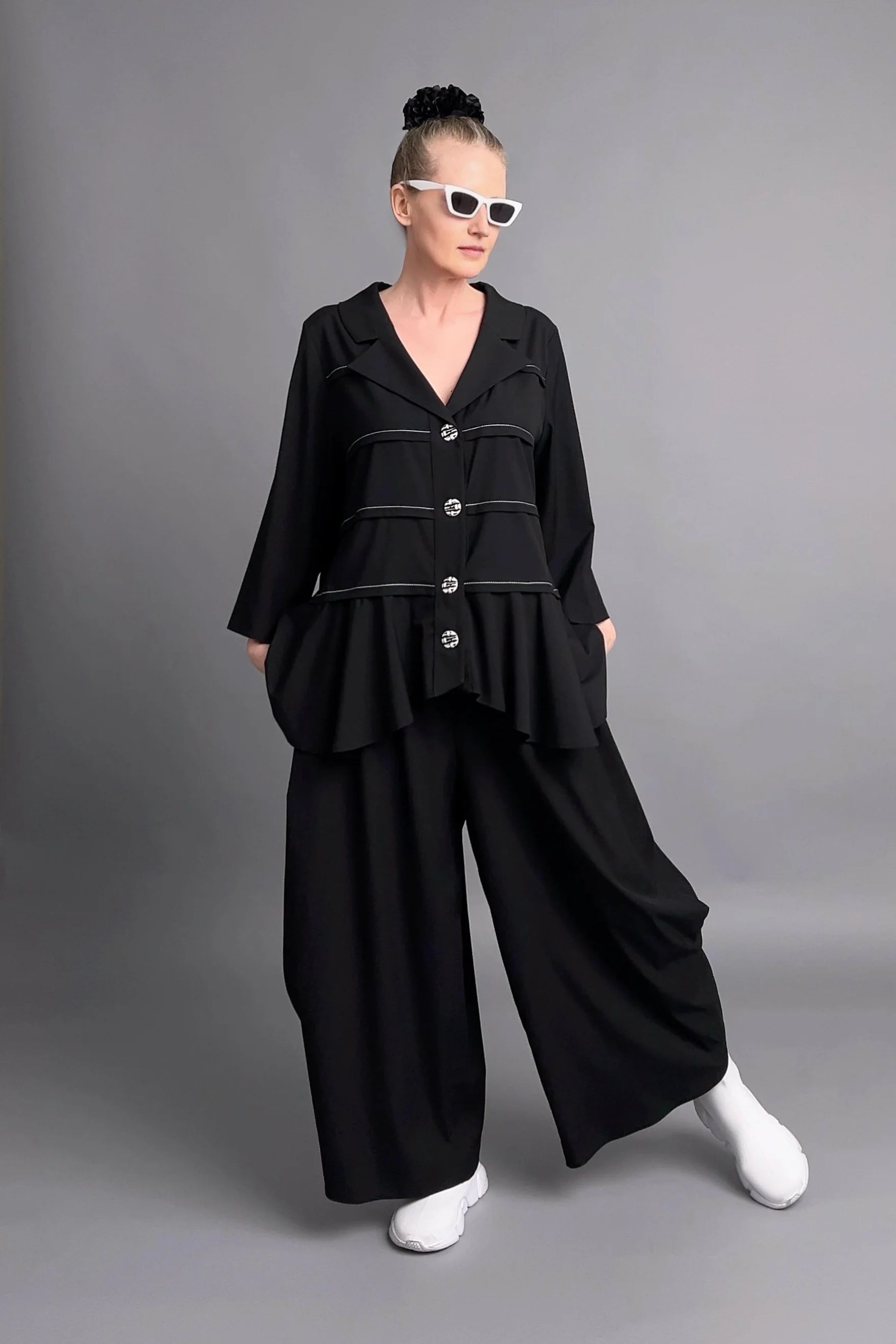 LUANI 2-Teiler aus Baumwoll-Popeline mit Volants und weitem Bein in tiefem Schwarz