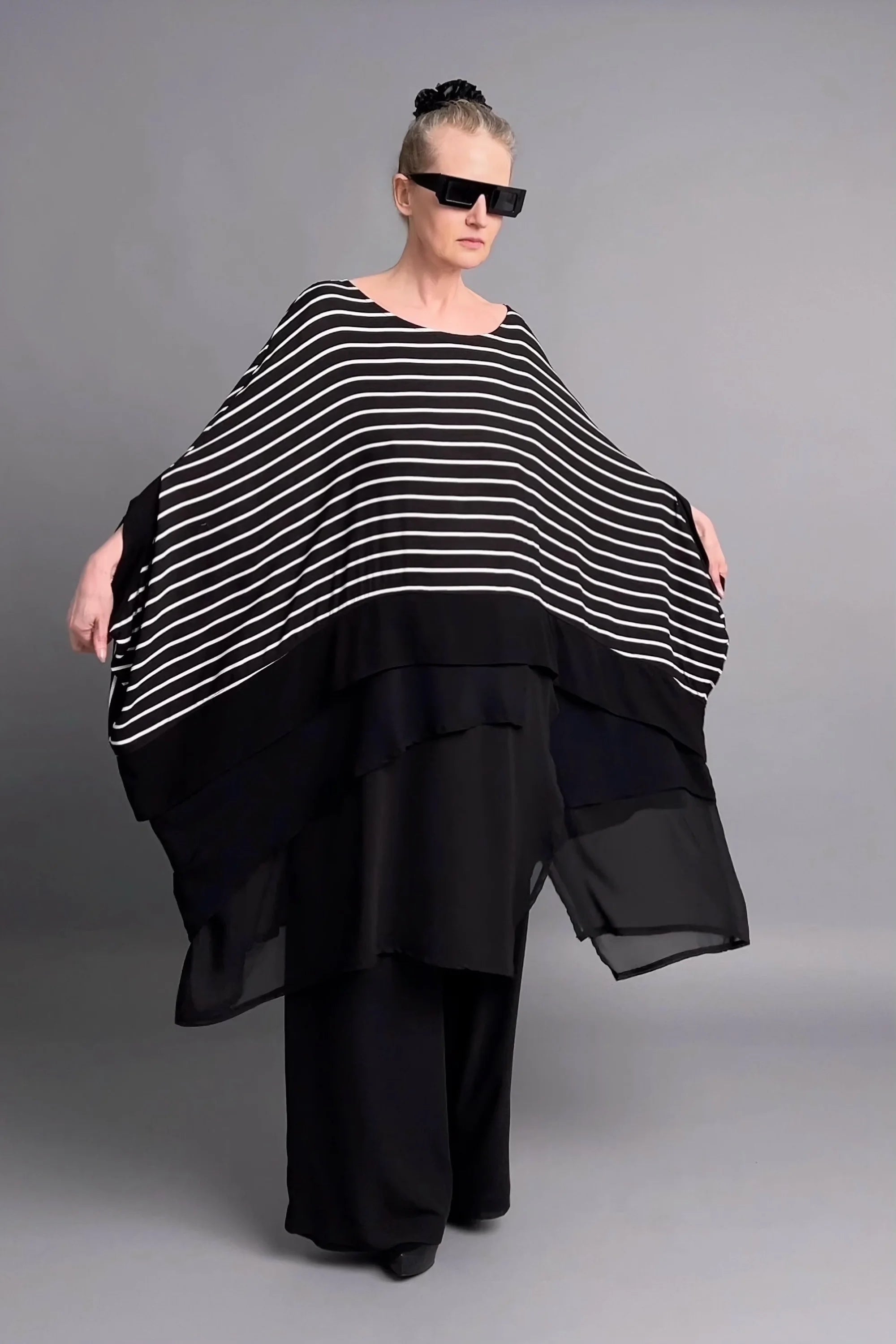 Maxlive Oversize-Bluse im Schwarz-Weiß-Streifenmuster mit asymmetrischem Lagenlook