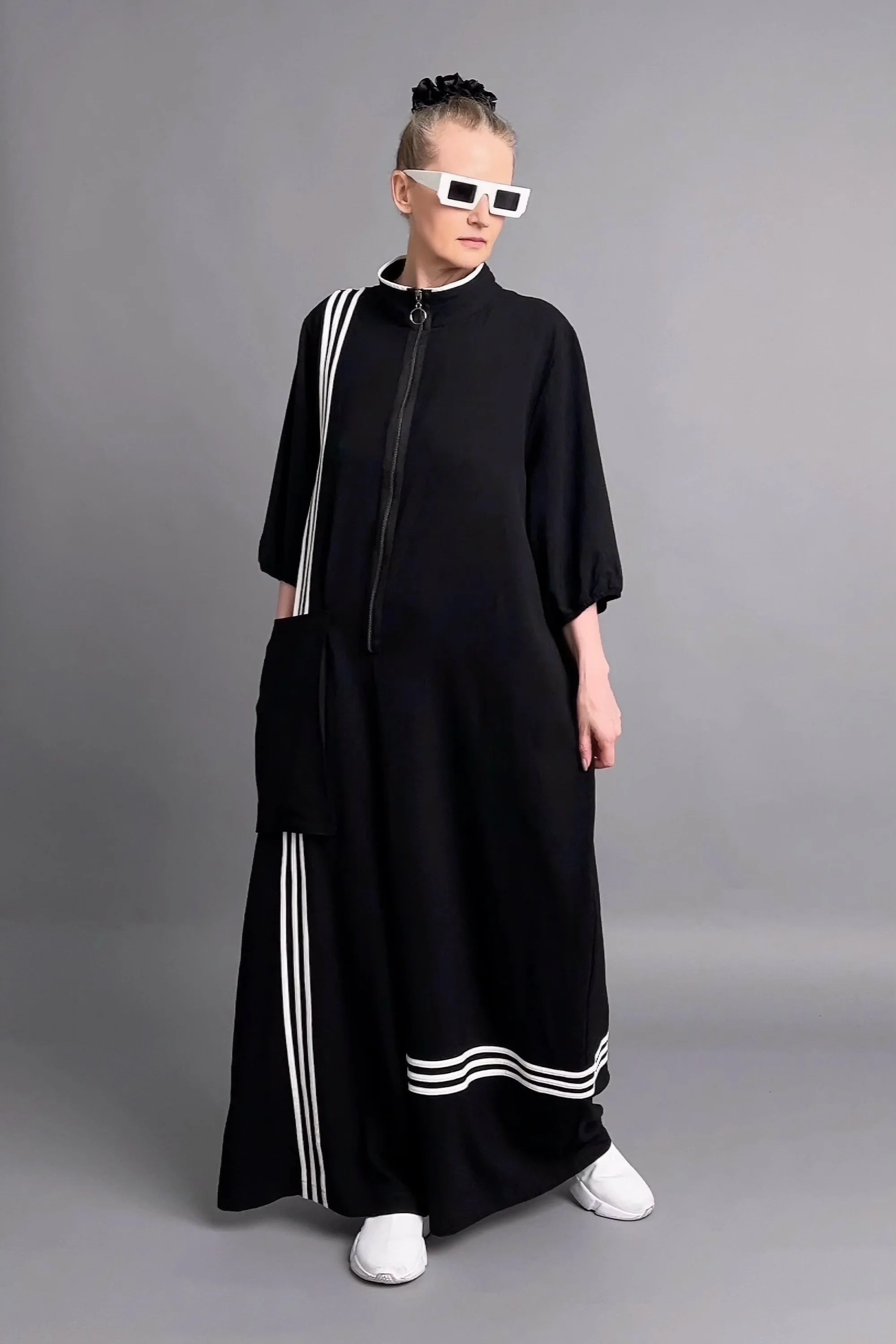 Maxlive Oversize Jumpsuit Schwarz mit weißen Streifen und Zipper im sportlichen Design