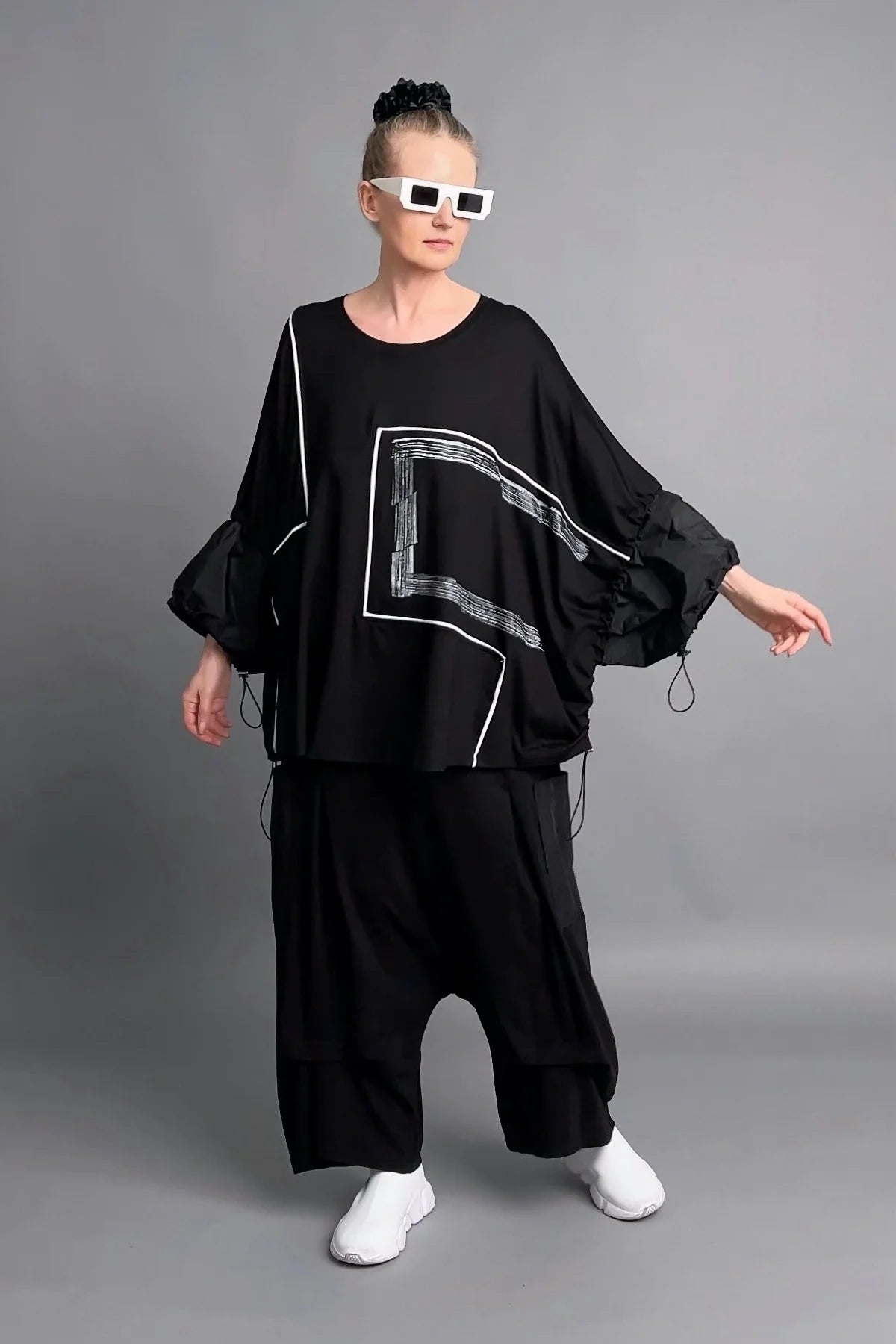 Weite Layer-Hose in Schwarz mit tiefem Schritt & Seitentaschen von Maxlive – Avantgarde