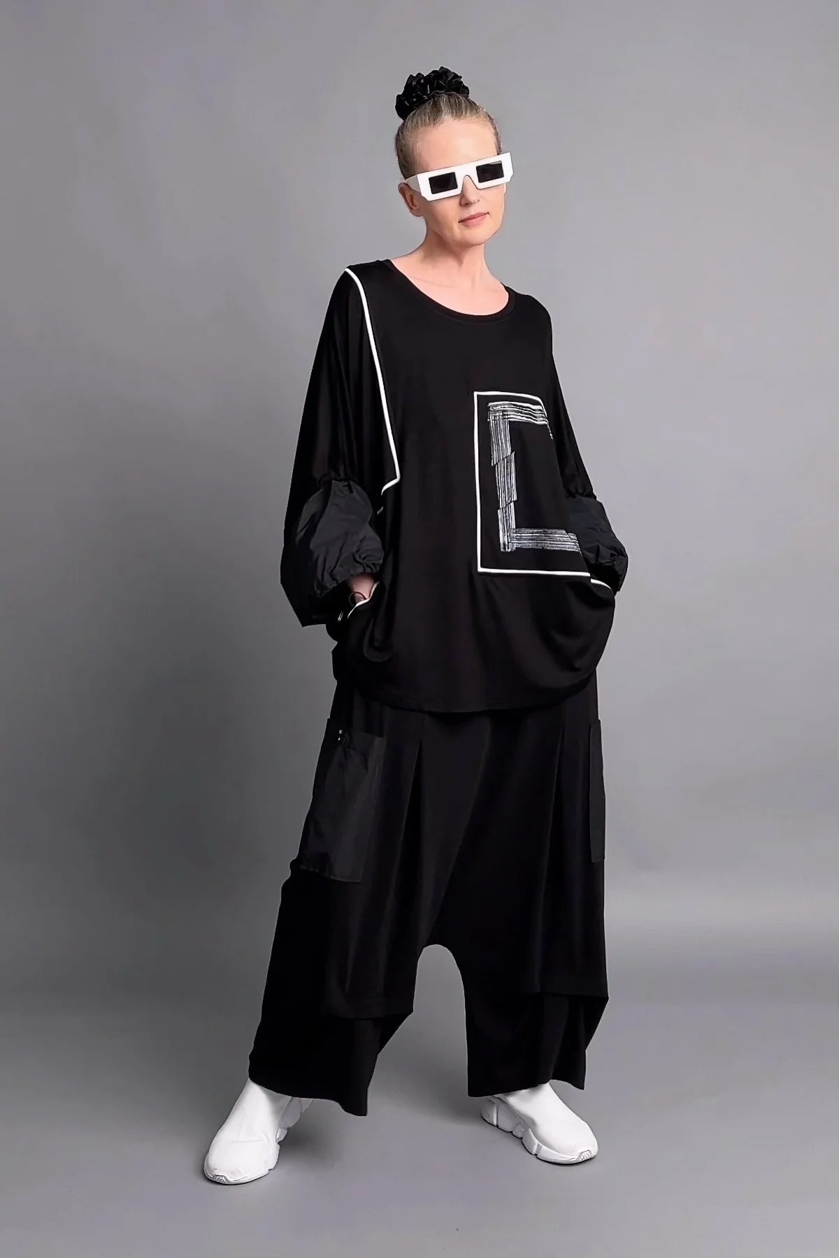 Weite Layer-Hose in Schwarz mit tiefem Schritt & Seitentaschen von Maxlive – Avantgarde