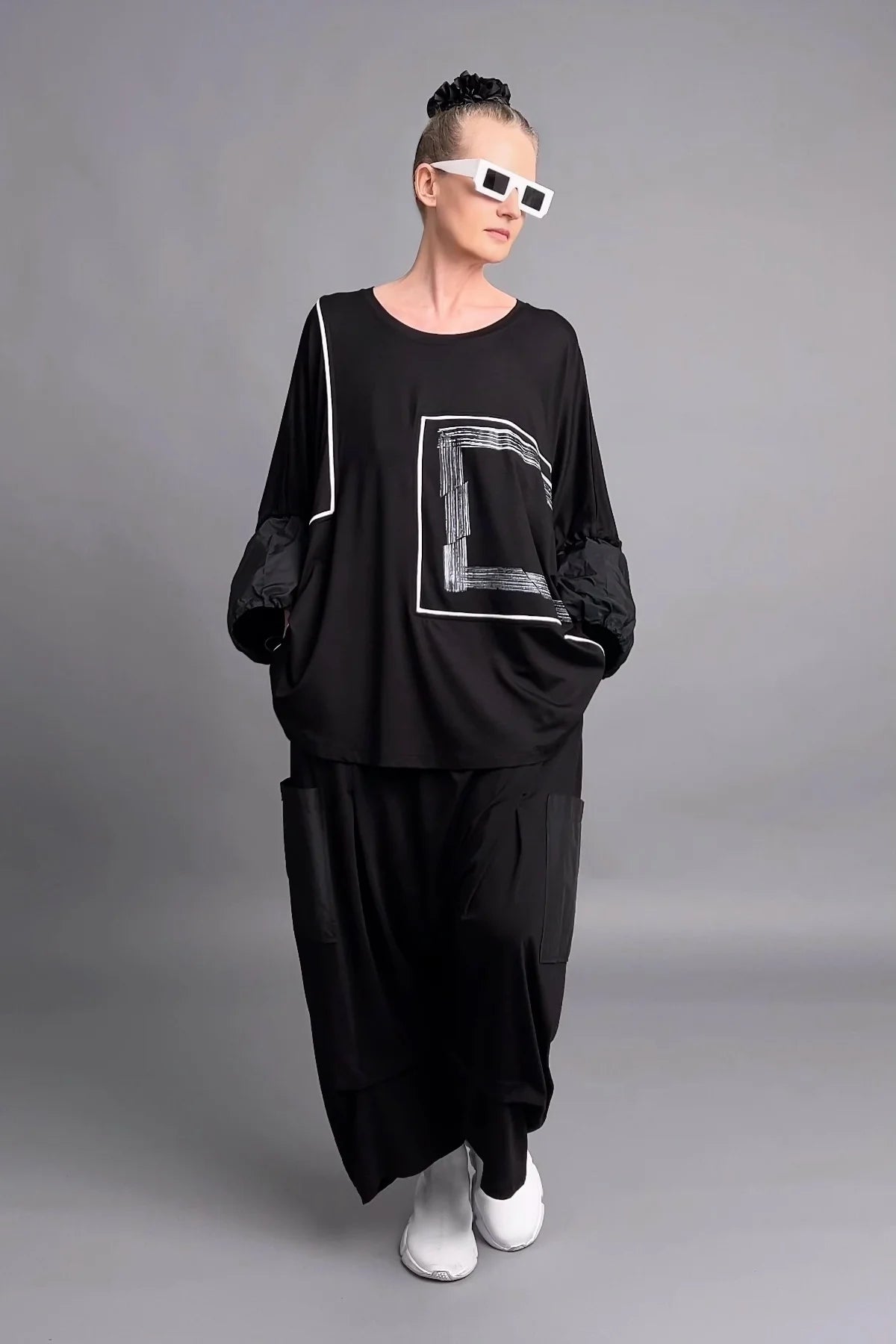 Weite Layer-Hose in Schwarz mit tiefem Schritt & Seitentaschen von Maxlive – Avantgarde