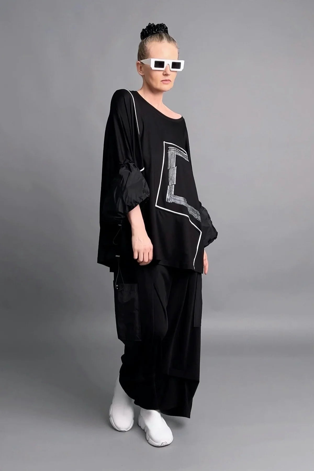 Weite Layer-Hose in Schwarz mit tiefem Schritt & Seitentaschen von Maxlive – Avantgarde