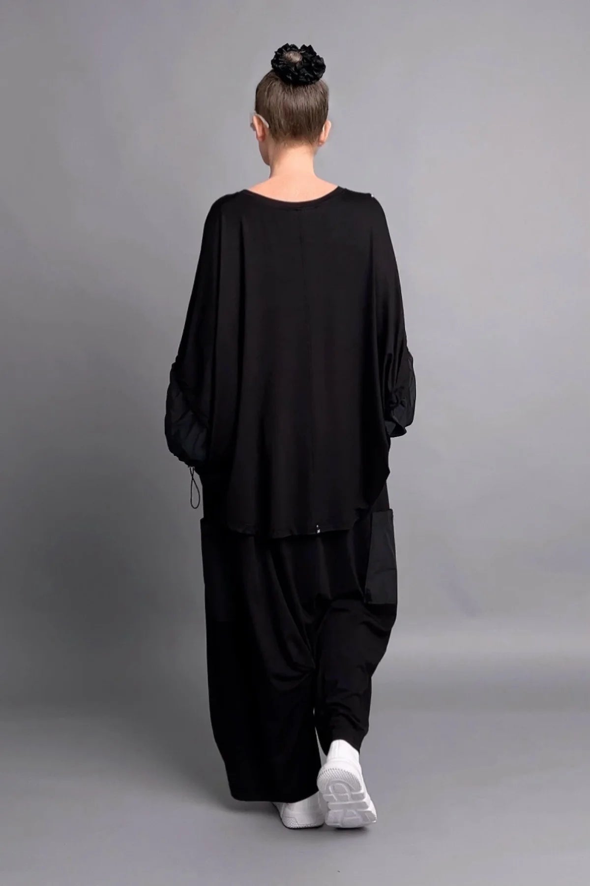 Weite Layer-Hose in Schwarz mit tiefem Schritt & Seitentaschen von Maxlive – Avantgarde