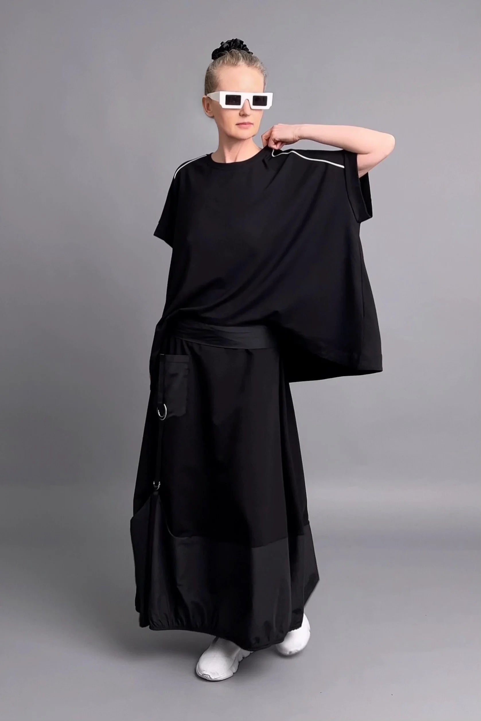 Oversize-Bluse in Schwarz mit Kontrastpaspel von Maxlive – avantgardistisch & urban