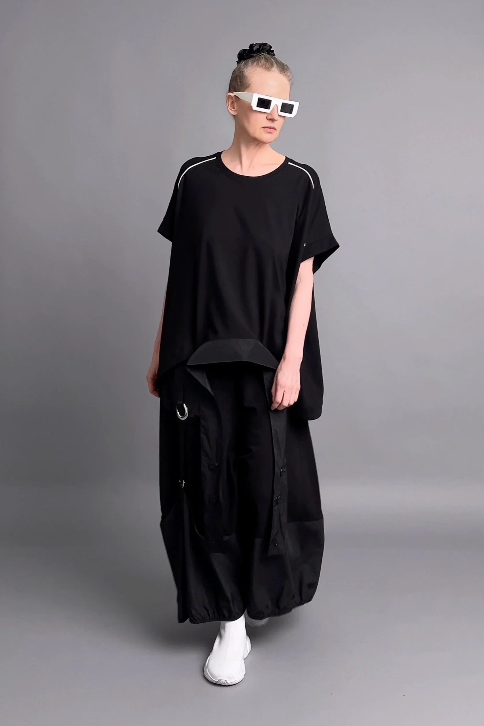 Oversize-Bluse in Schwarz mit Kontrastpaspel von Maxlive – avantgardistisch & urban