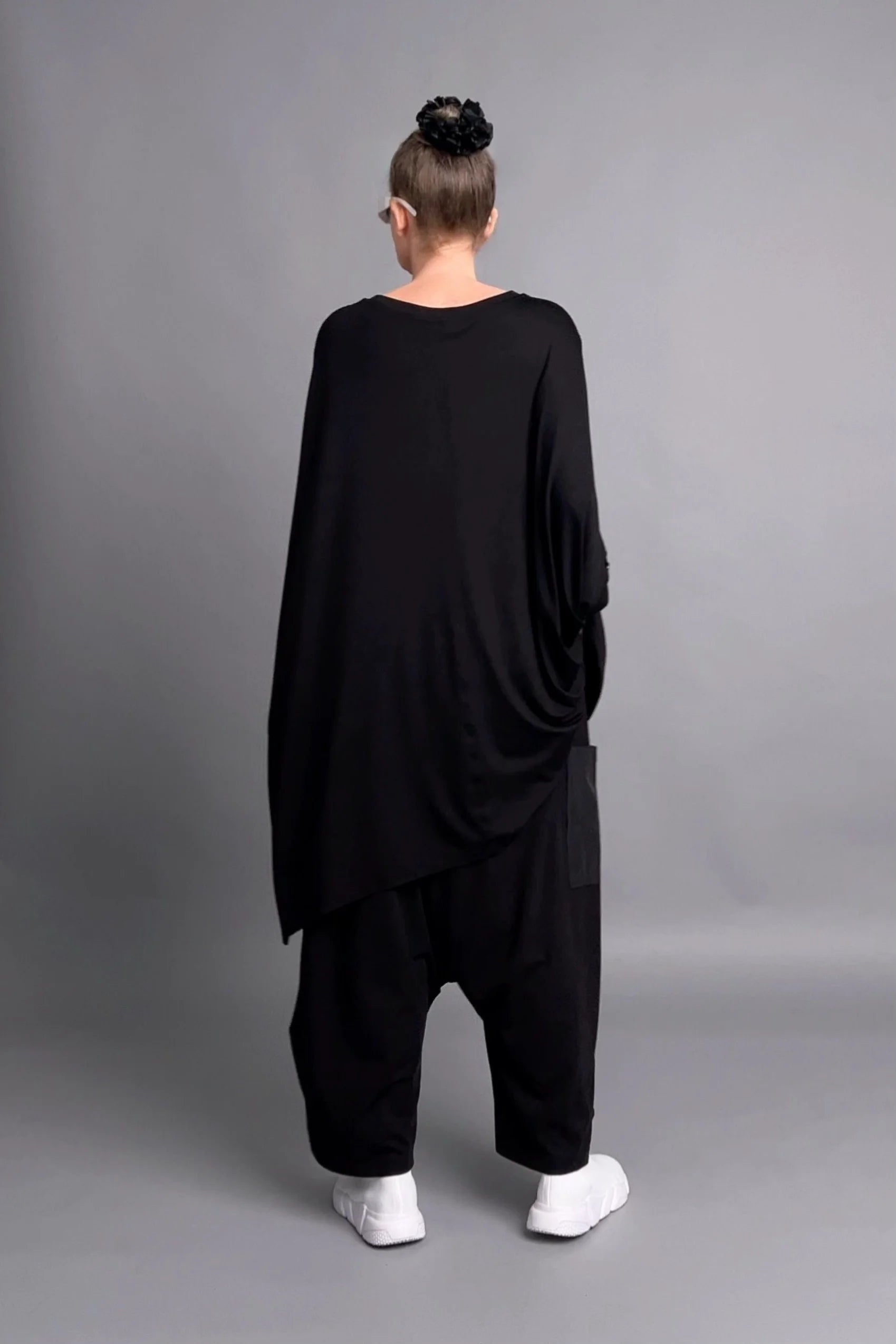 Oversize-Bluse mit Cut-out-Design und abstraktem Print aus Viskosemix von Maxlive