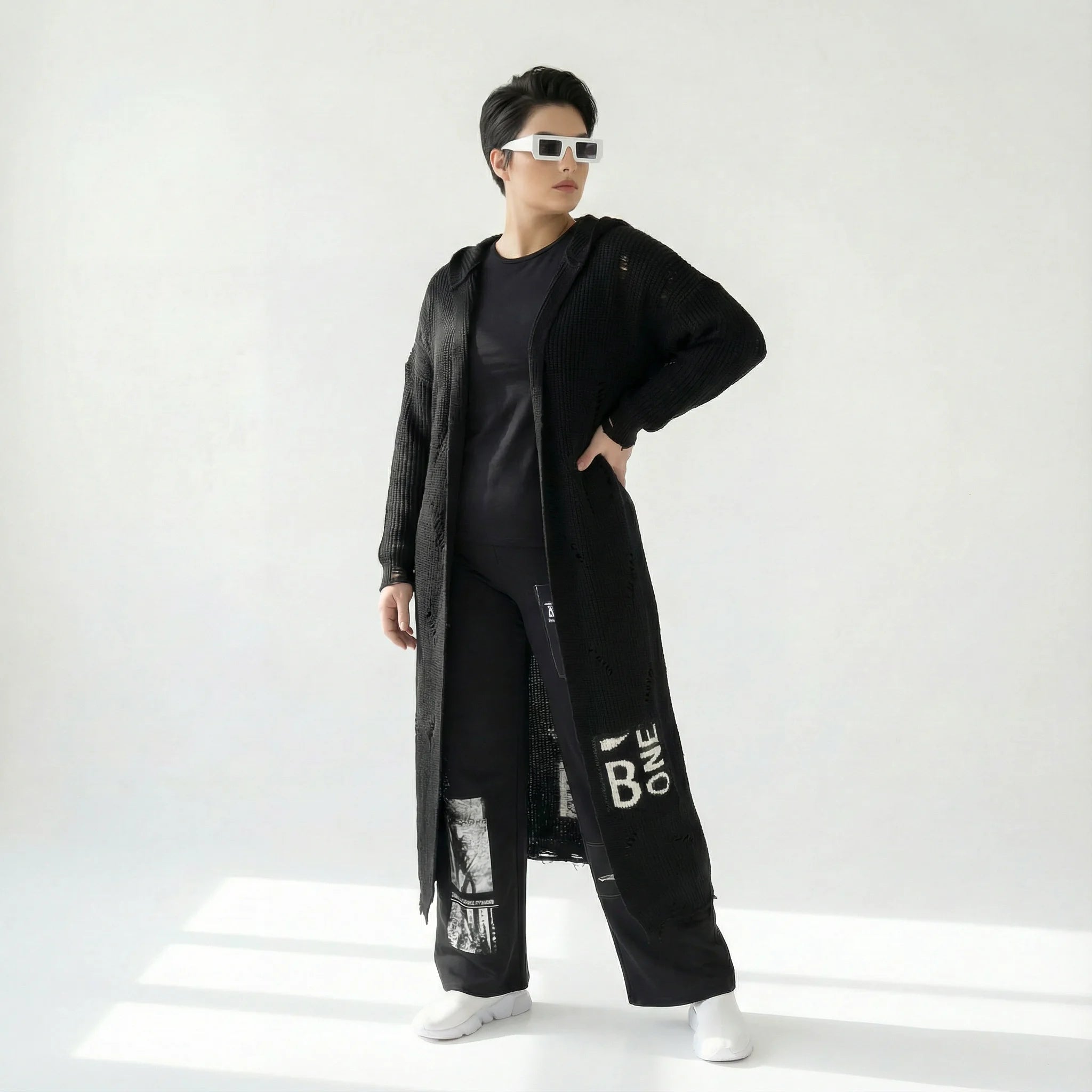 Oversize Grobstrick Cardigan mit Kapuze und Schrift Applikationen in Schwarz im Lagenlook