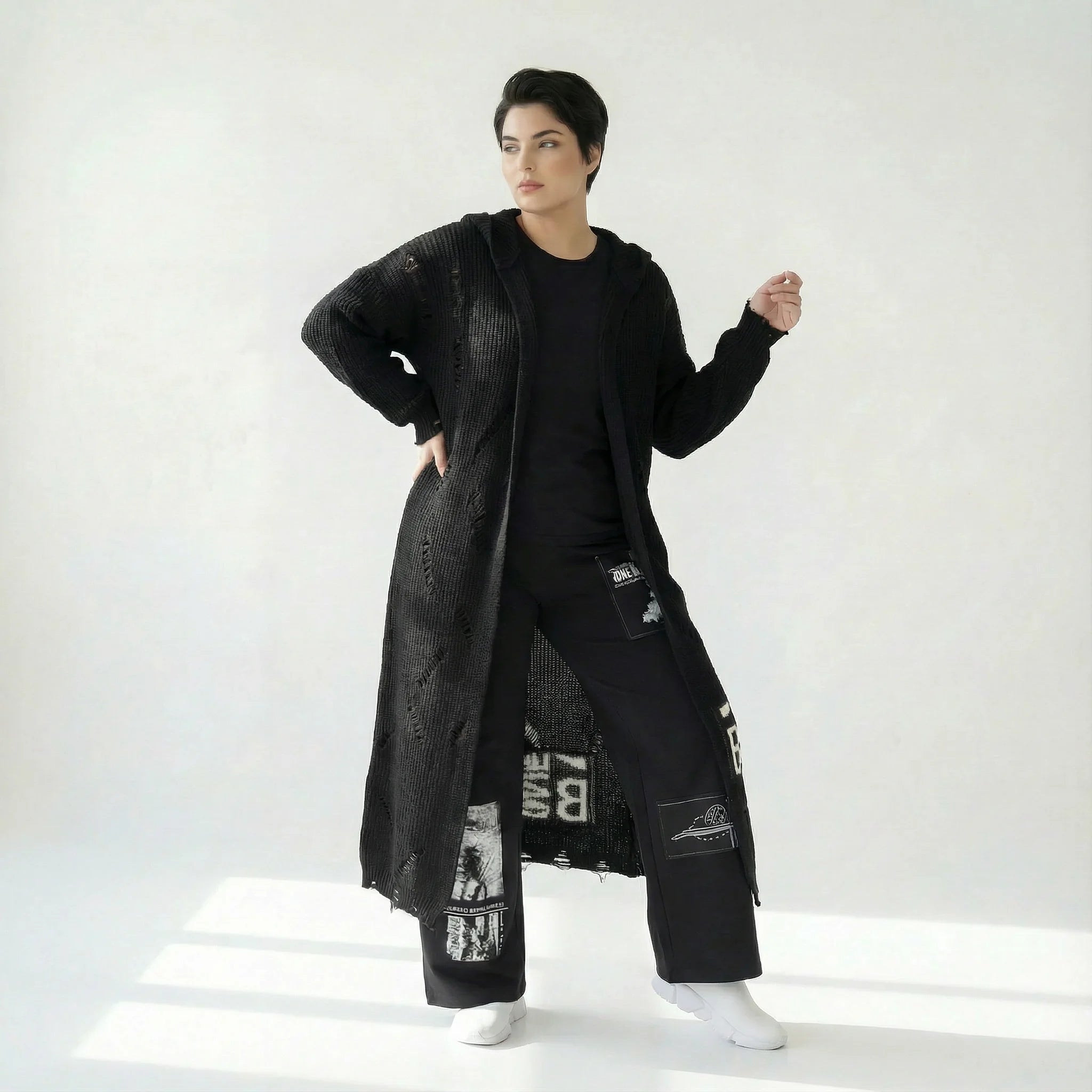 Oversize Grobstrick Cardigan mit Kapuze und Schrift Applikationen in Schwarz im Lagenlook