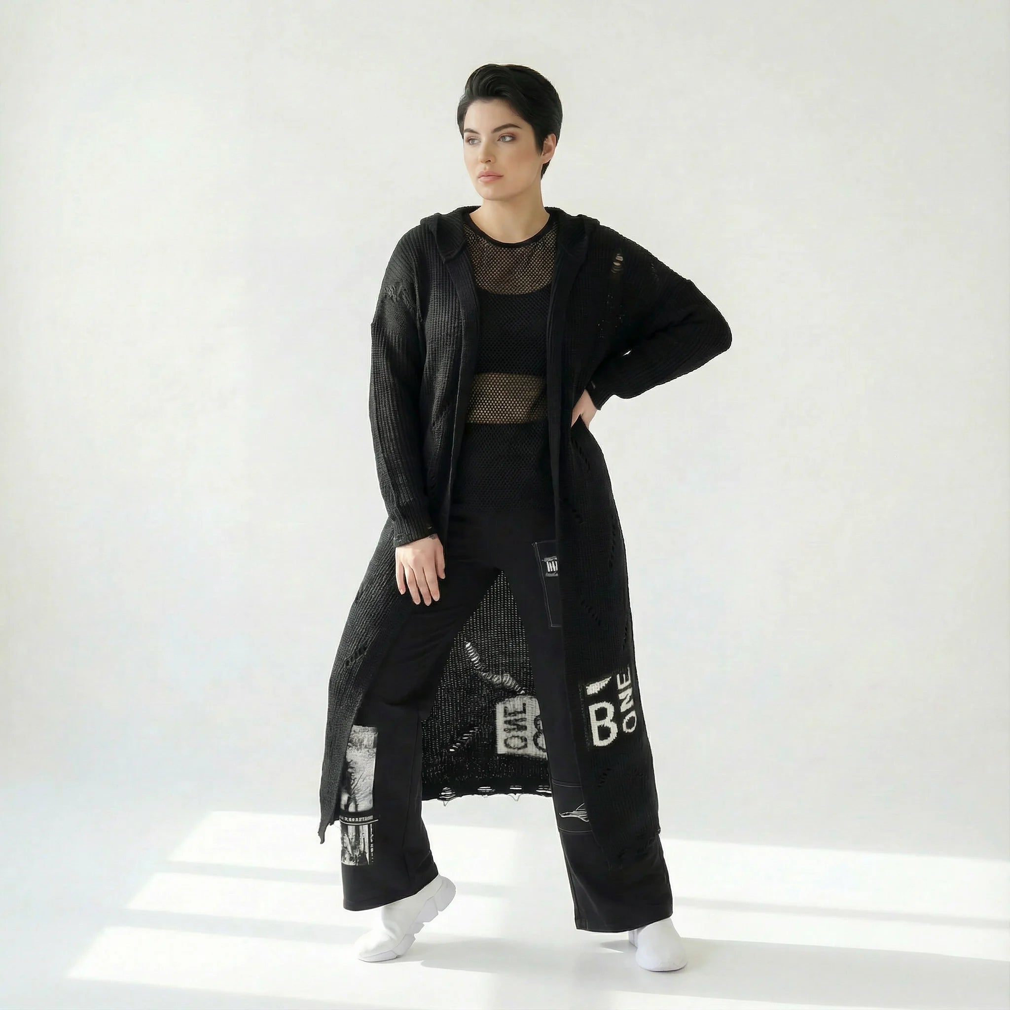 Oversize Grobstrick Cardigan mit Kapuze und Schrift Applikationen in Schwarz im Lagenlook