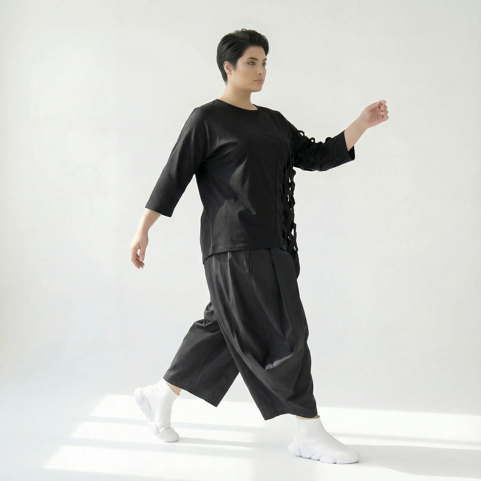 Weit geschnittene Ballonhose aus Baumwollpopeline mit Wickeloptik und Drapierung