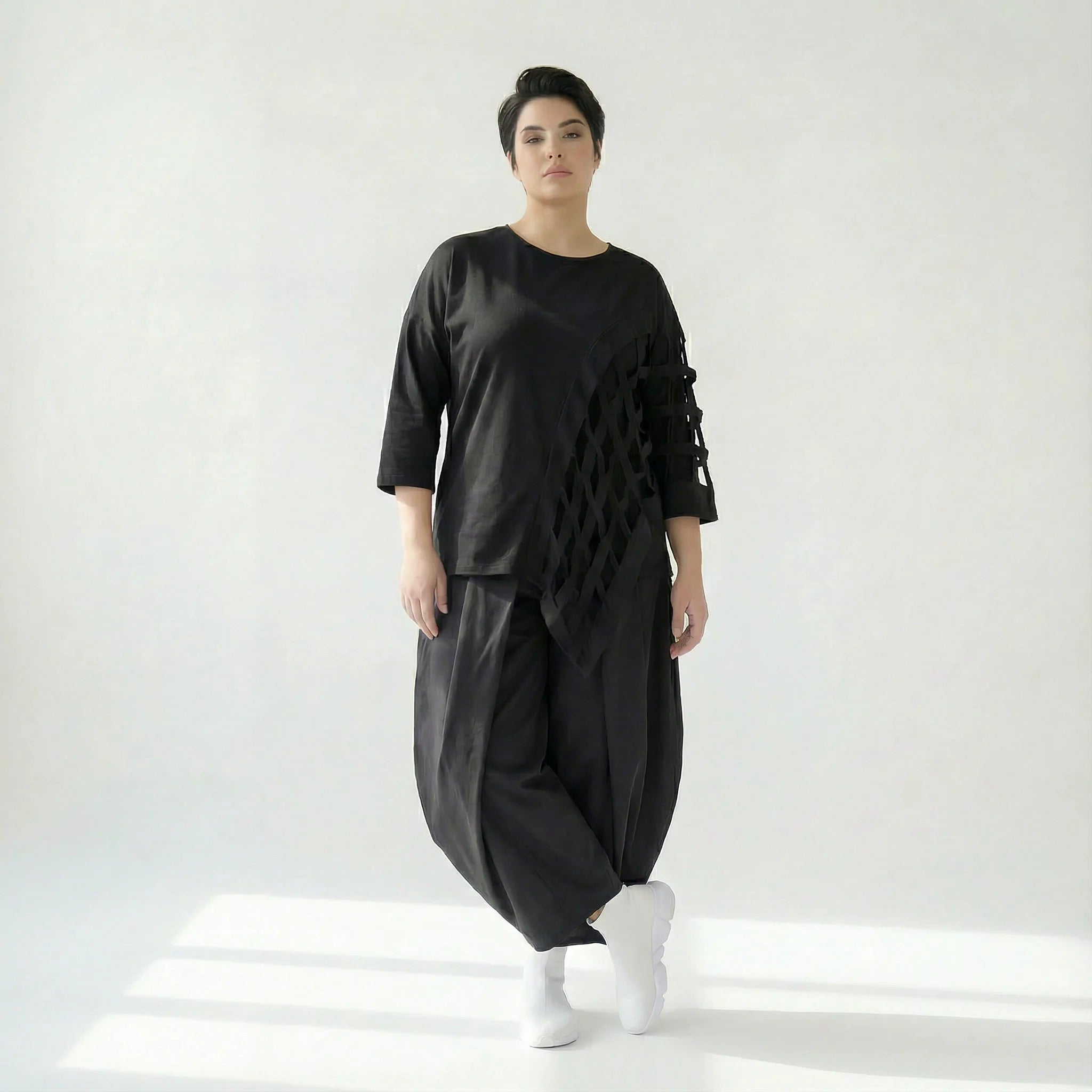 Weit geschnittene Ballonhose aus Baumwollpopeline mit Wickeloptik und Drapierung