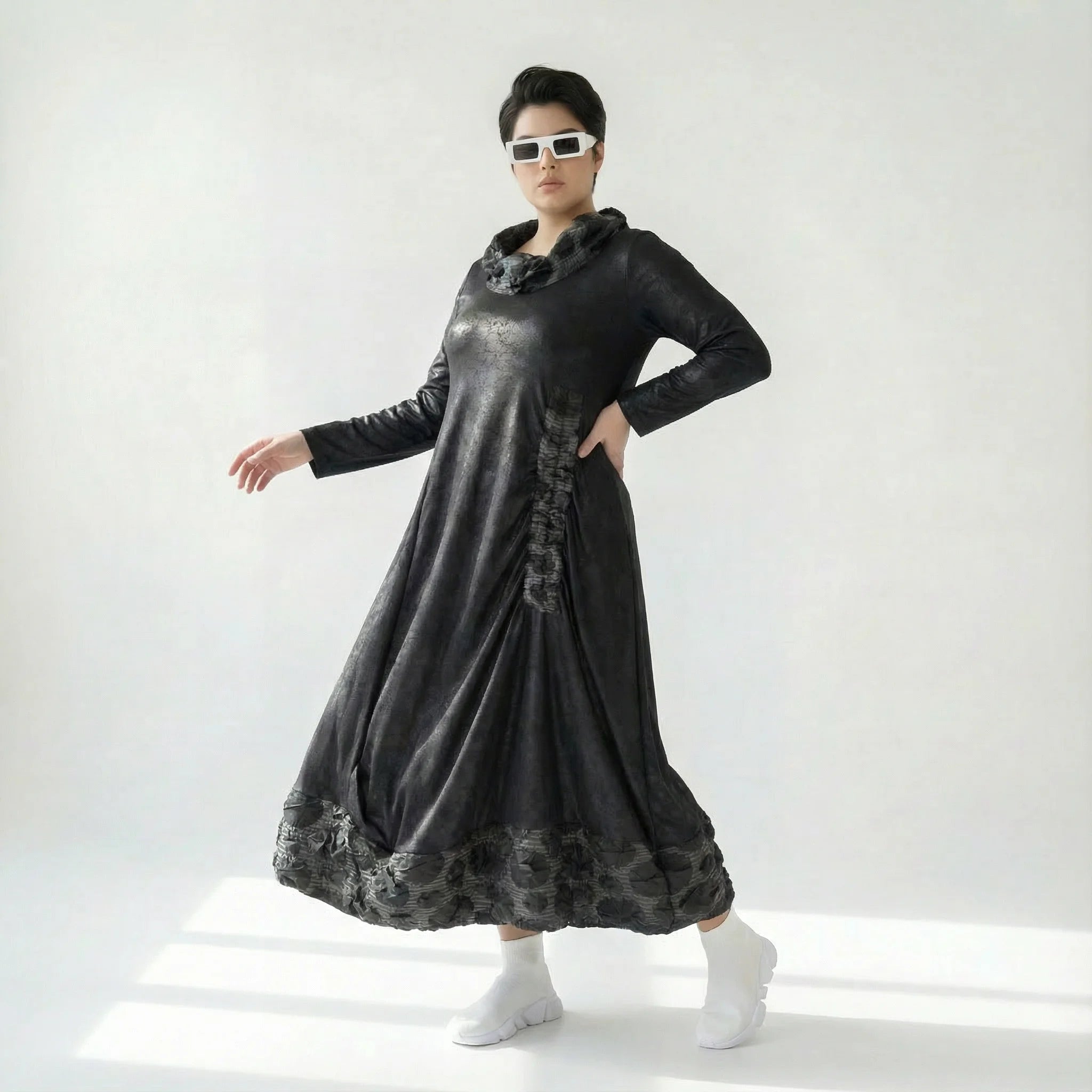 Oversize Kleid in A Form mit Lederoptik Strukturdetail und fließendem Übergangsdesign