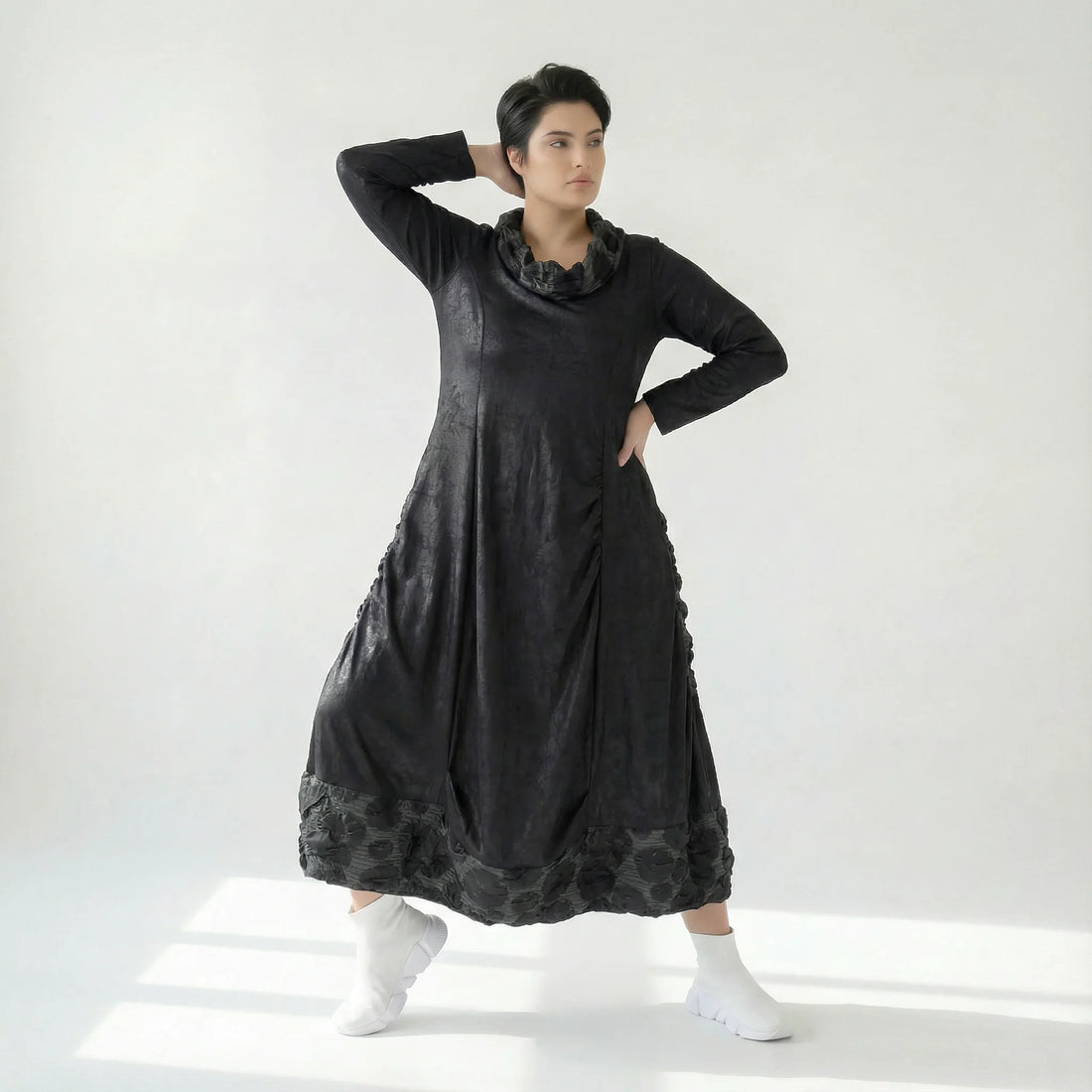 Oversize Kleid in A Form mit Lederoptik Strukturdetail und fließendem Übergangsdesign