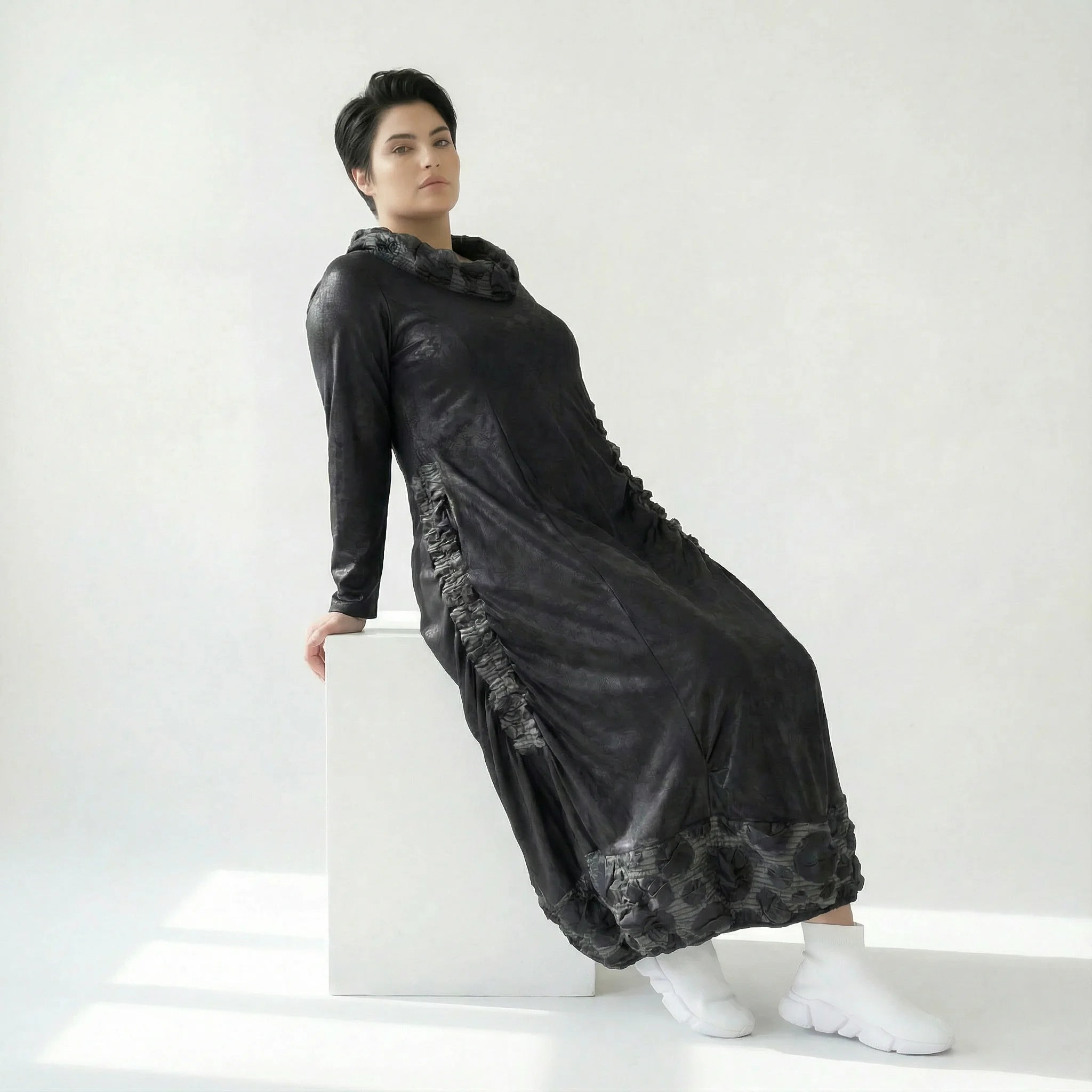 Oversize Kleid in A Form mit Lederoptik Strukturdetail und fließendem Übergangsdesign