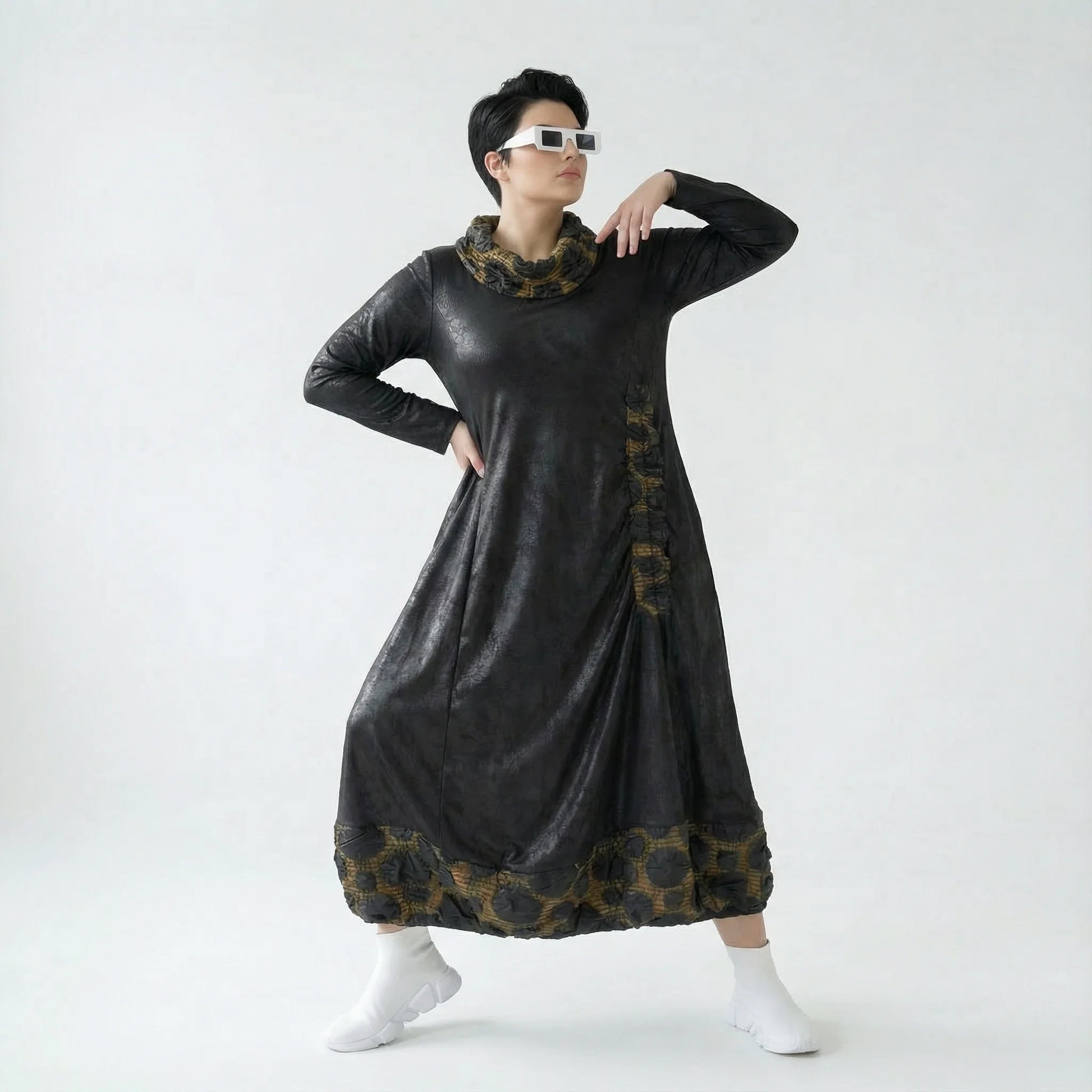 A-Form Kleid Lederimitat Damen Oversize Übergang Caraclan Design Modeare Avantgarde Look