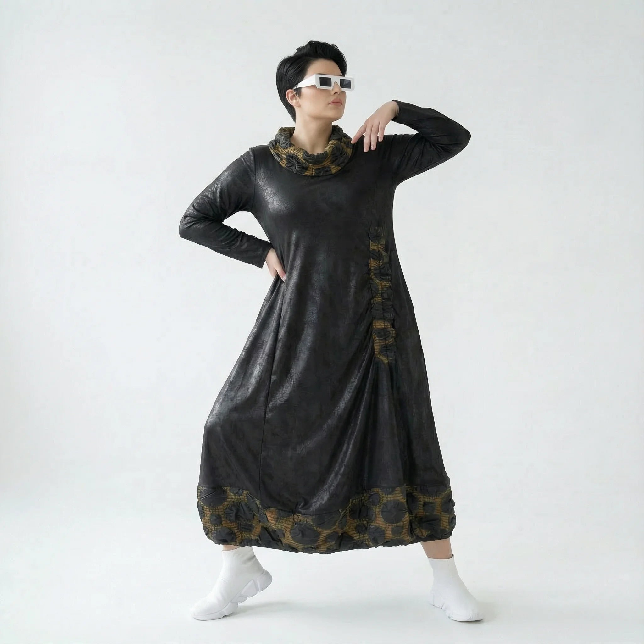 A-Form Kleid Lederimitat Damen Oversize Übergang Caraclan Design Modeare Avantgarde Look