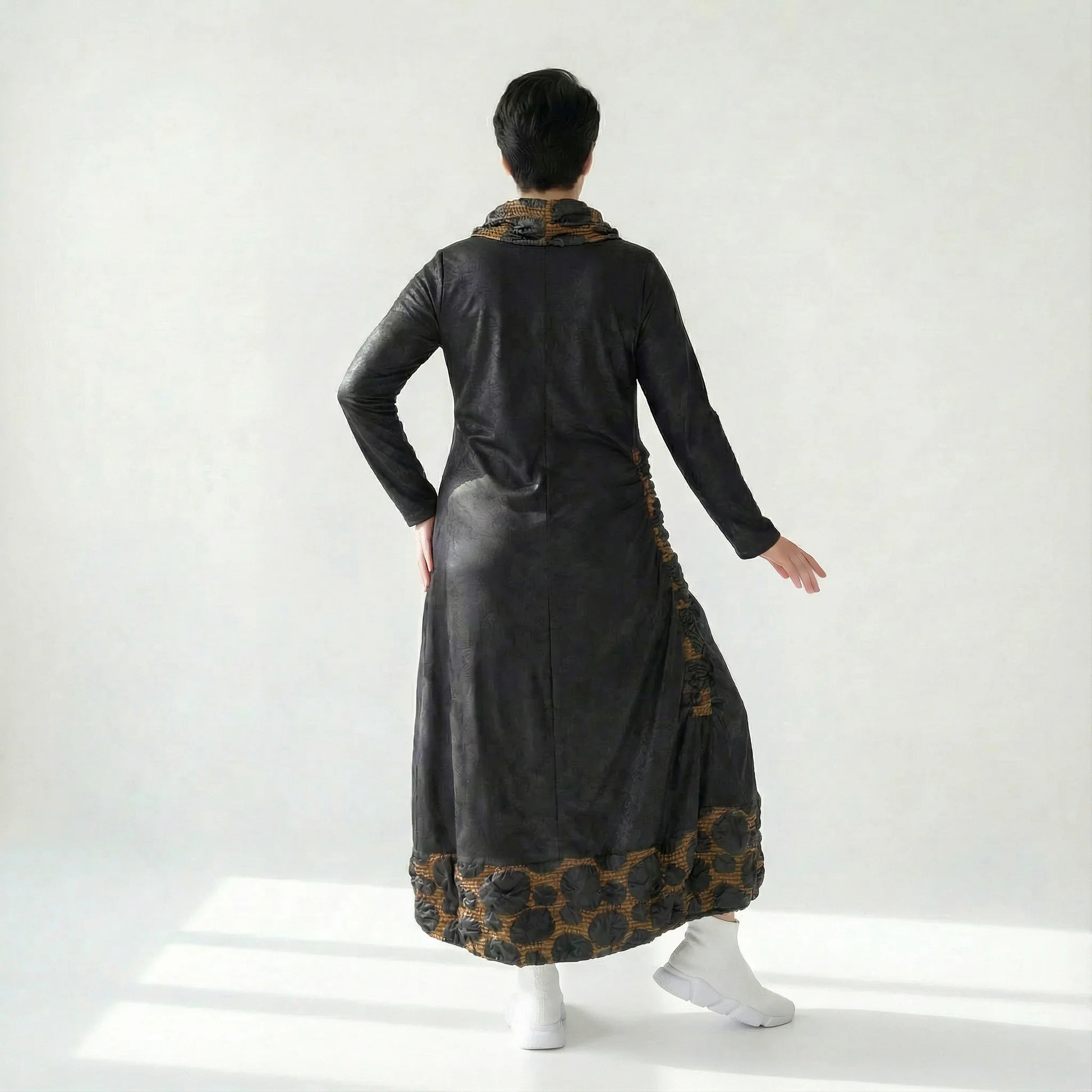 A-Form Kleid Lederimitat Damen Oversize Übergang Caraclan Design Modeare Avantgarde Look