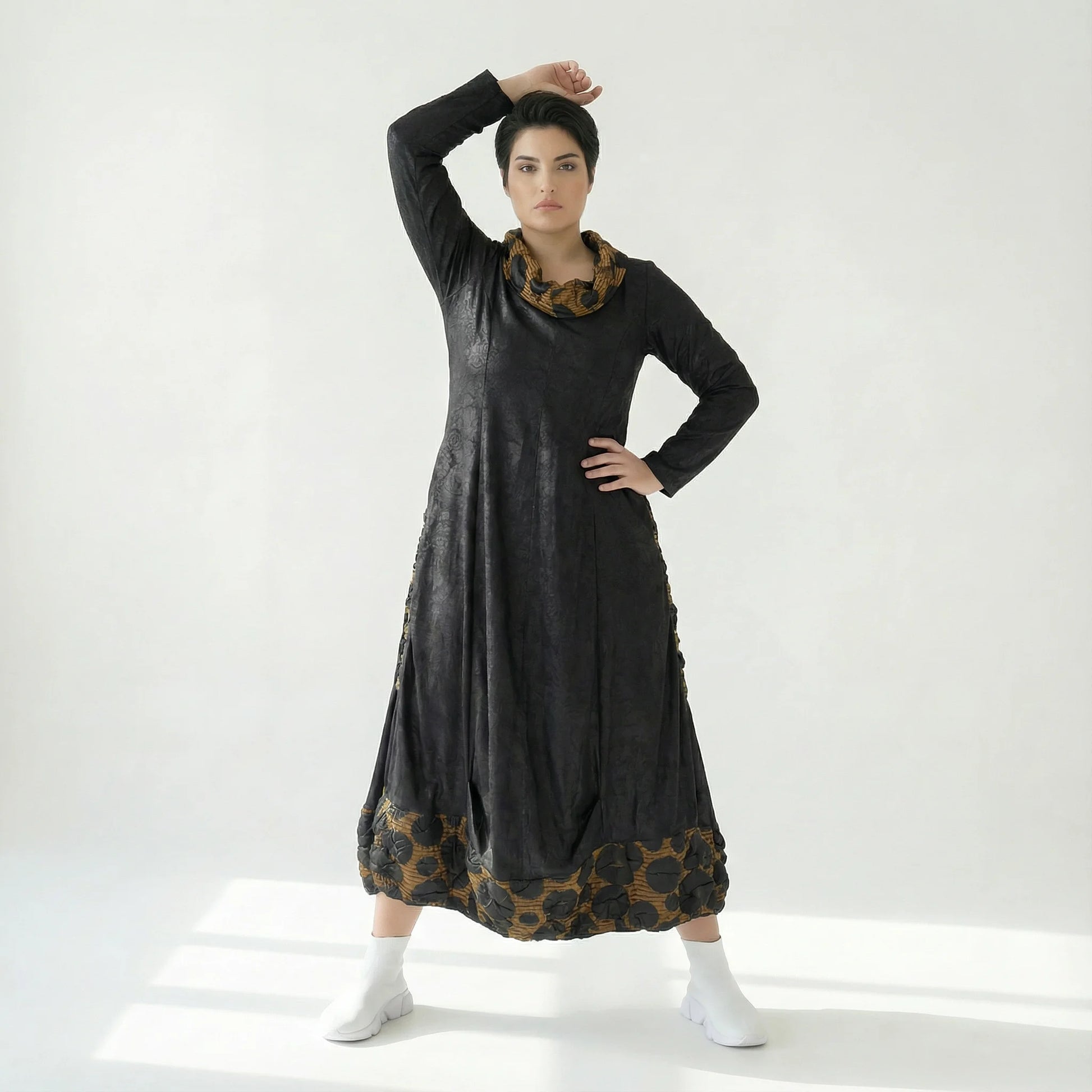 A-Form Kleid Lederimitat Damen Oversize Übergang Caraclan Design Modeare Avantgarde Look