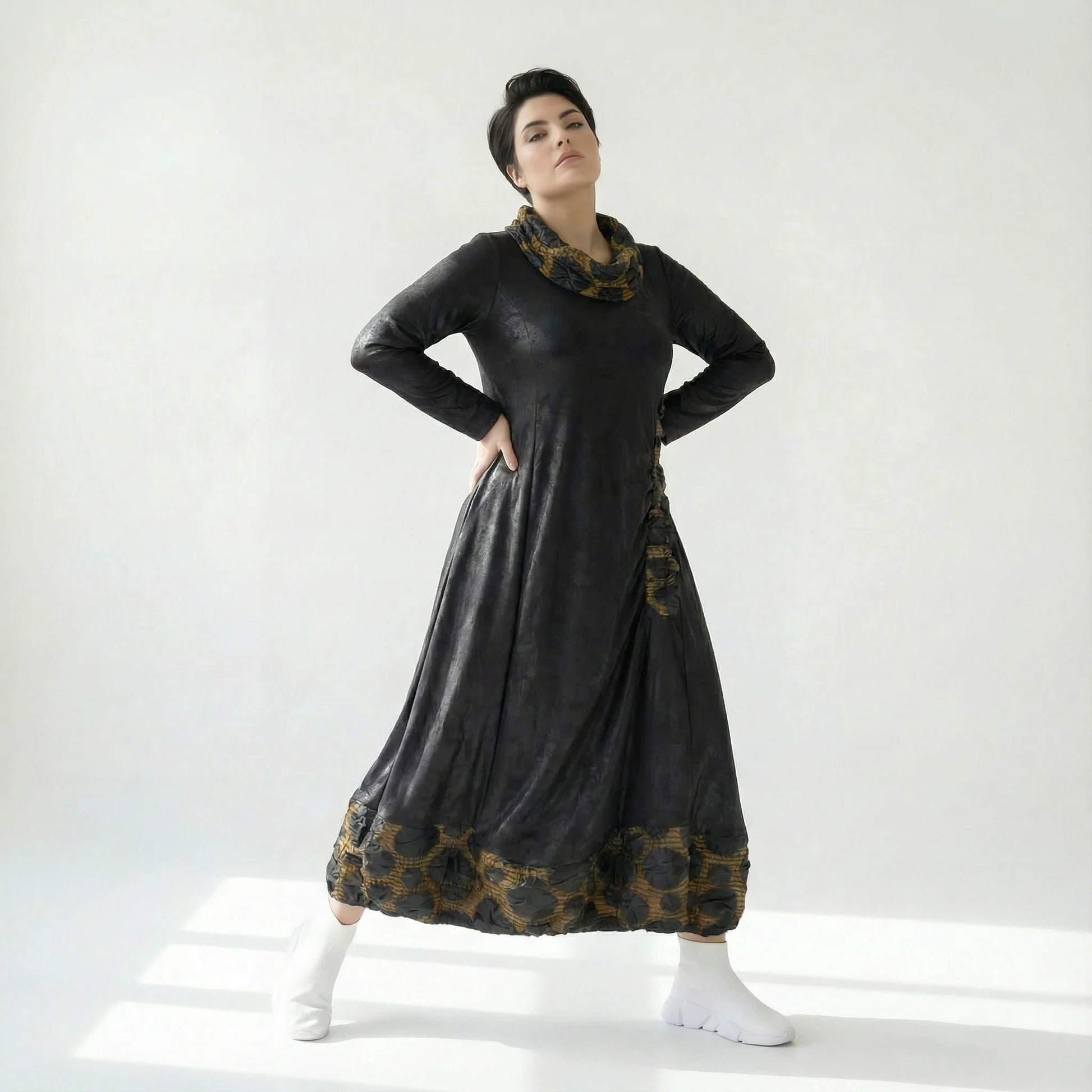 A-Form Kleid Lederimitat Damen Oversize Übergang Caraclan Design Modeare Avantgarde Look