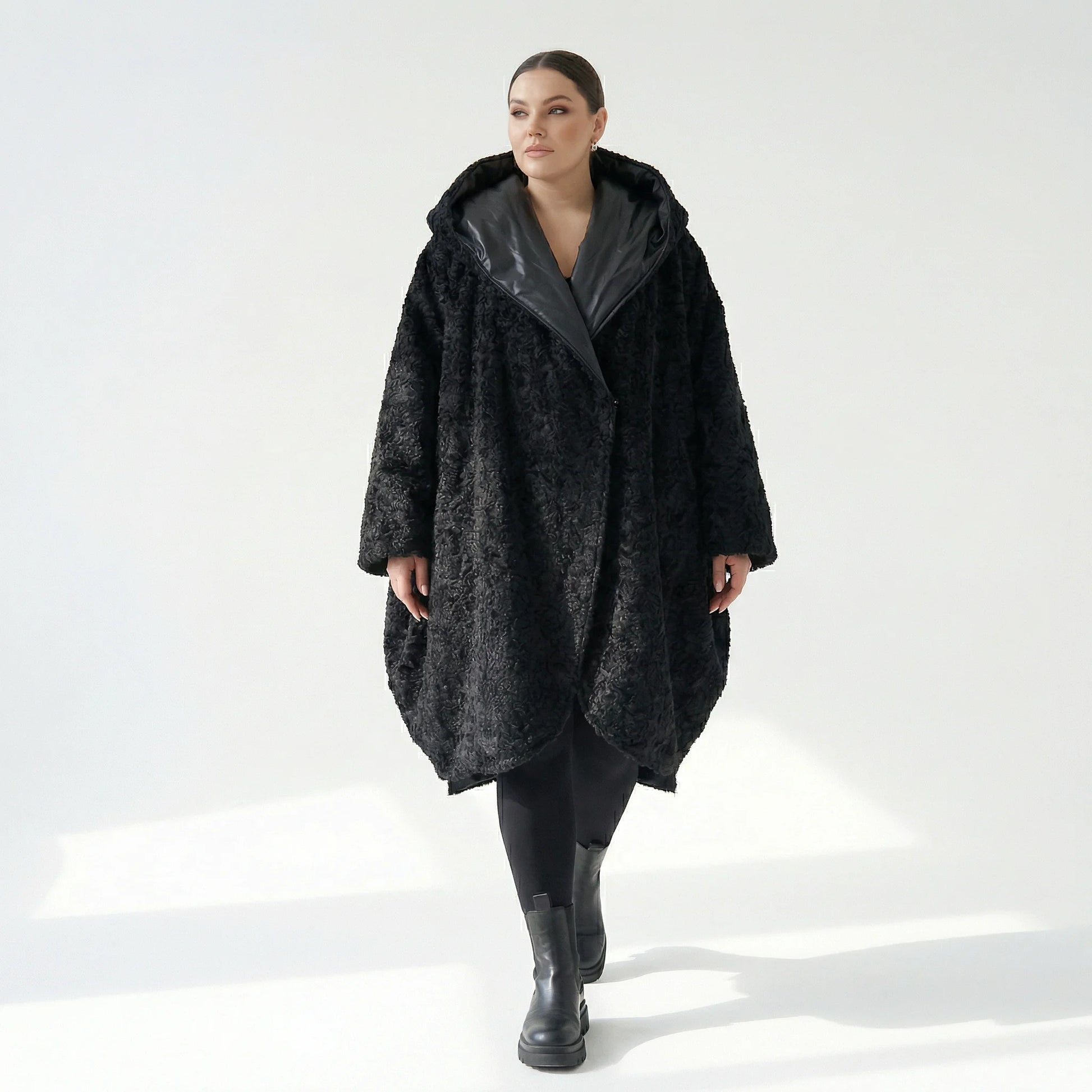 Oversize Damen Übergangsmantel Ballonform Plüsch Memorytaft warm H4 Fashion exklusiv bei Modeare