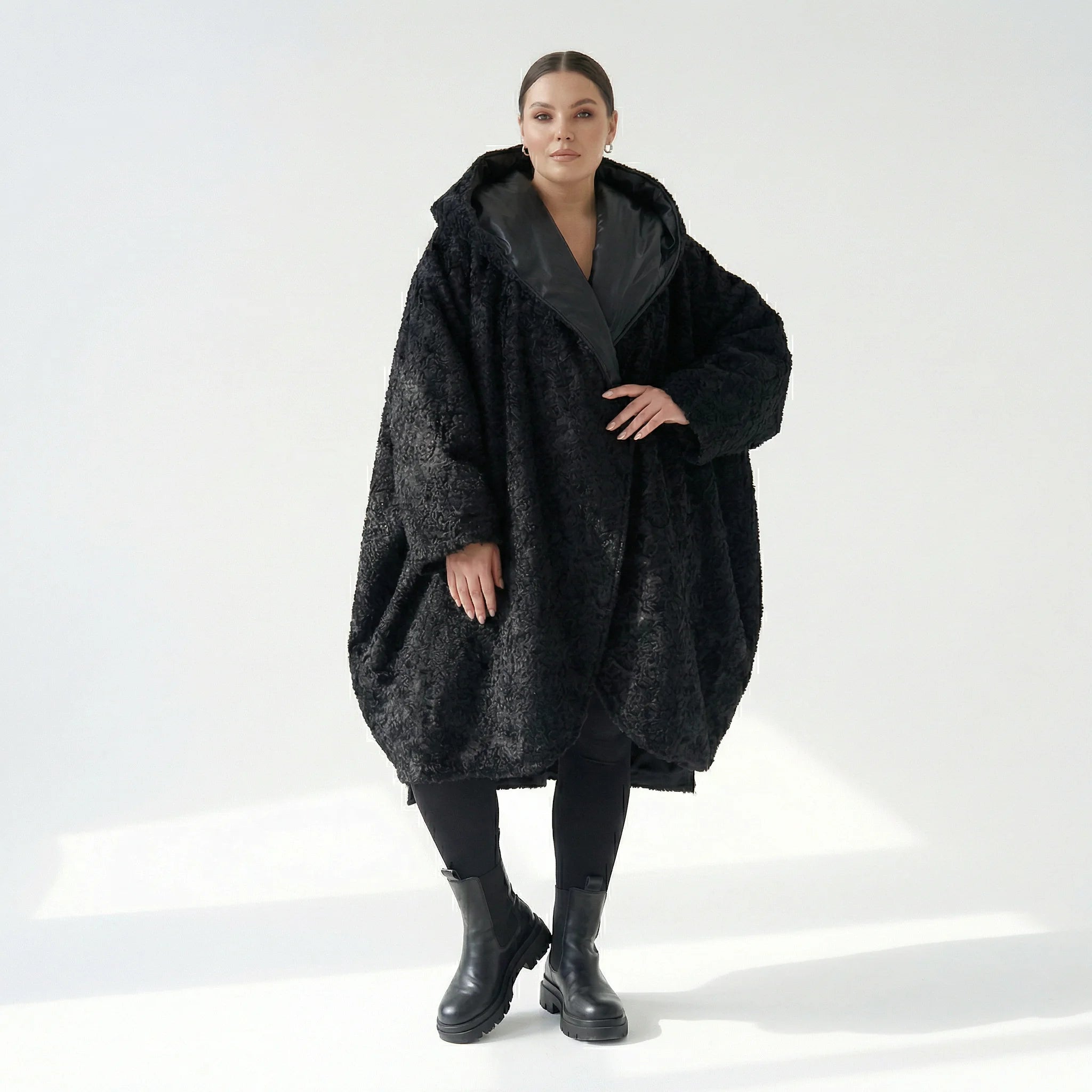 Oversize Damen Übergangsmantel Ballonform Plüsch Memorytaft warm H4 Fashion exklusiv bei Modeare