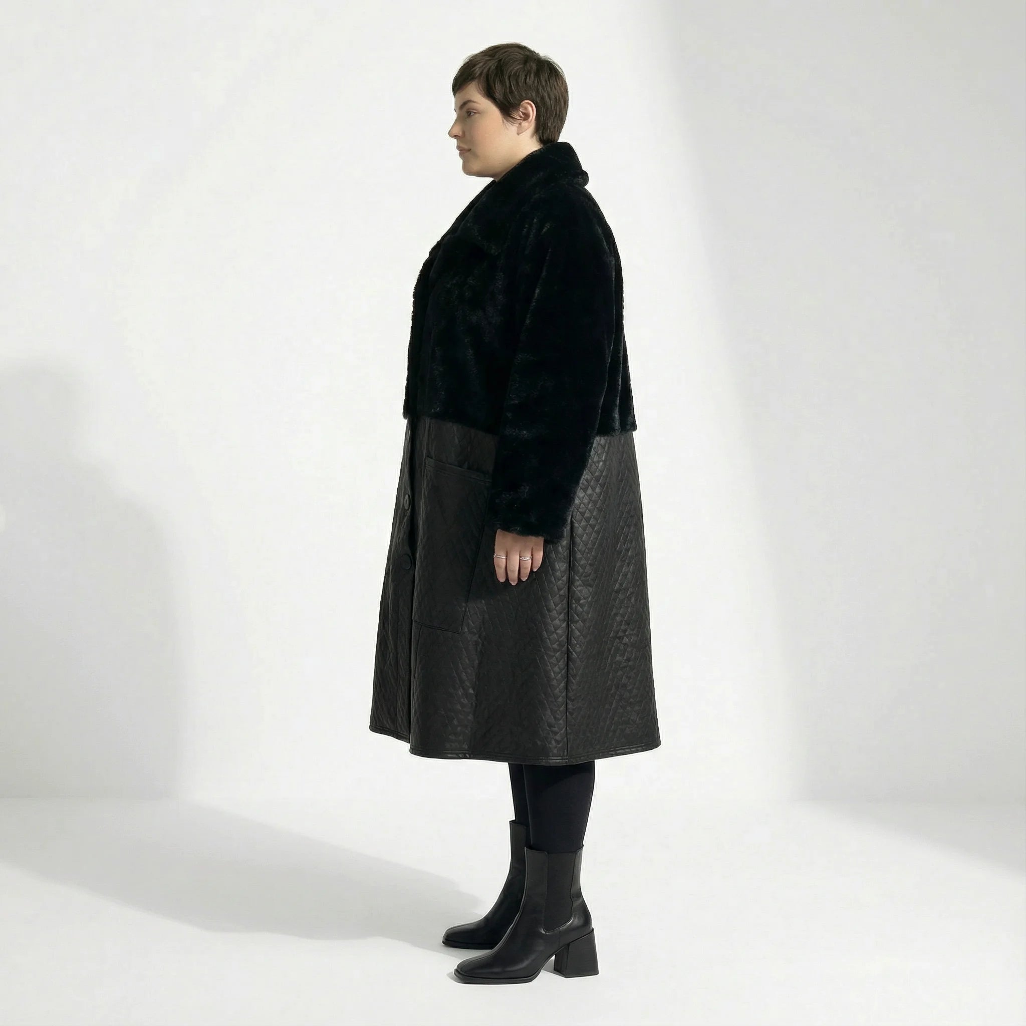 Oversize Ballon Wintermantel aus Plüsch mit Lederimitat Mix warm und voluminös