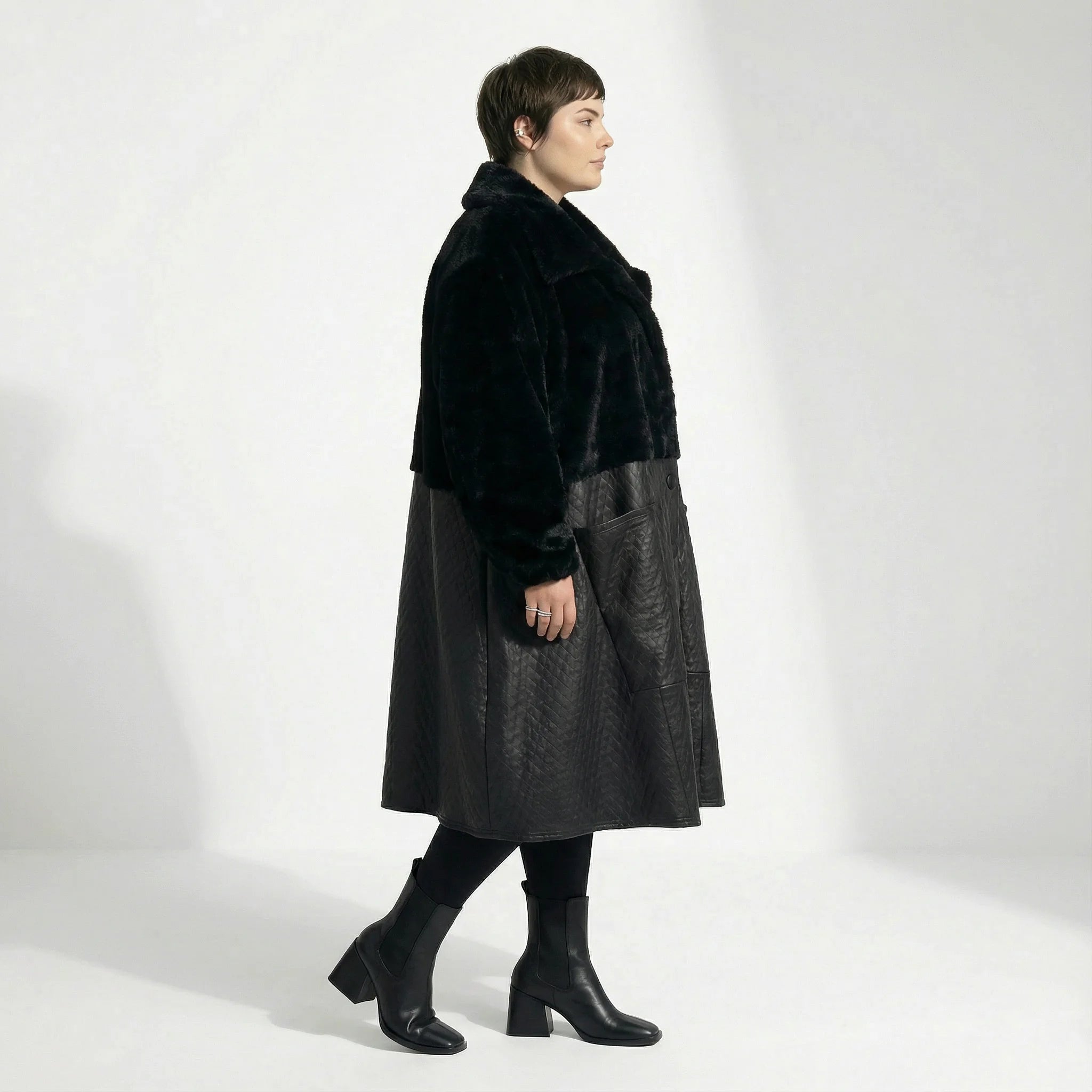 Oversize Ballon Wintermantel aus Plüsch mit Lederimitat Mix warm und voluminös