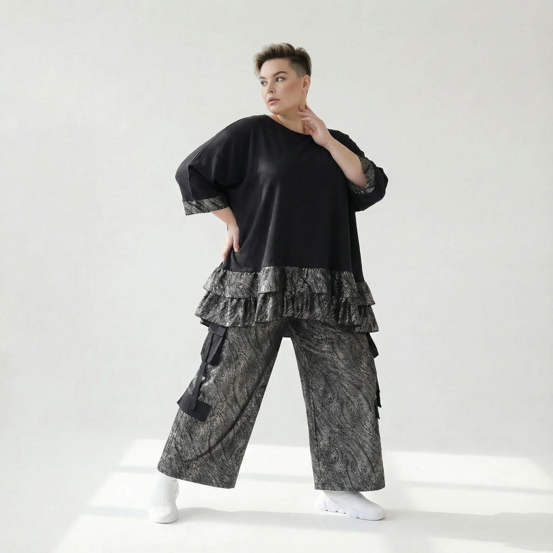 Ballon Hose mit Lederimitat und Fransen in Schwarz Grau aus Milano-Jersey im Avantgarde Look