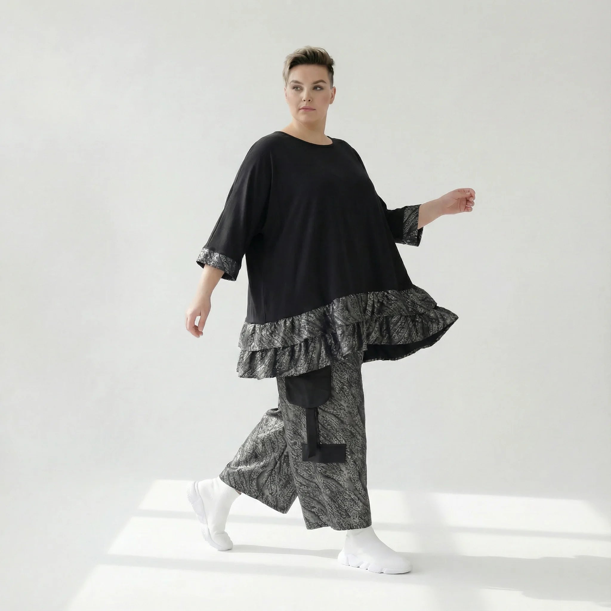 Ballon Hose mit Lederimitat und Fransen in Schwarz Grau aus Milano-Jersey im Avantgarde Look