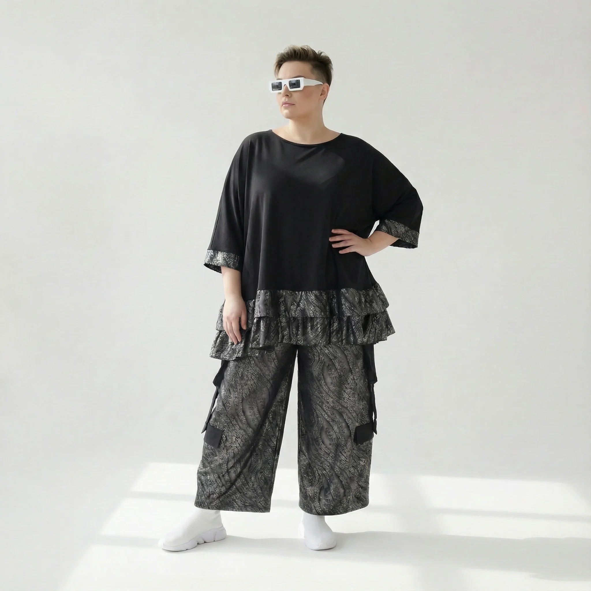 Ballon Hose mit Lederimitat und Fransen in Schwarz Grau aus Milano-Jersey im Avantgarde Look