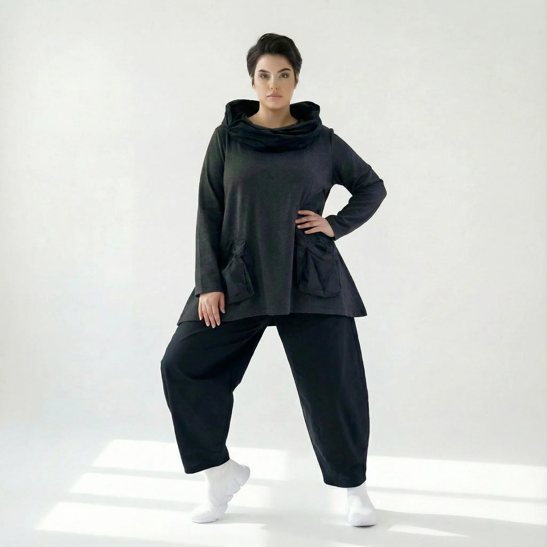 Oversize Tunika in A-Form mit weitem Kragen und aufgesetzten Taschen im Lagenlook