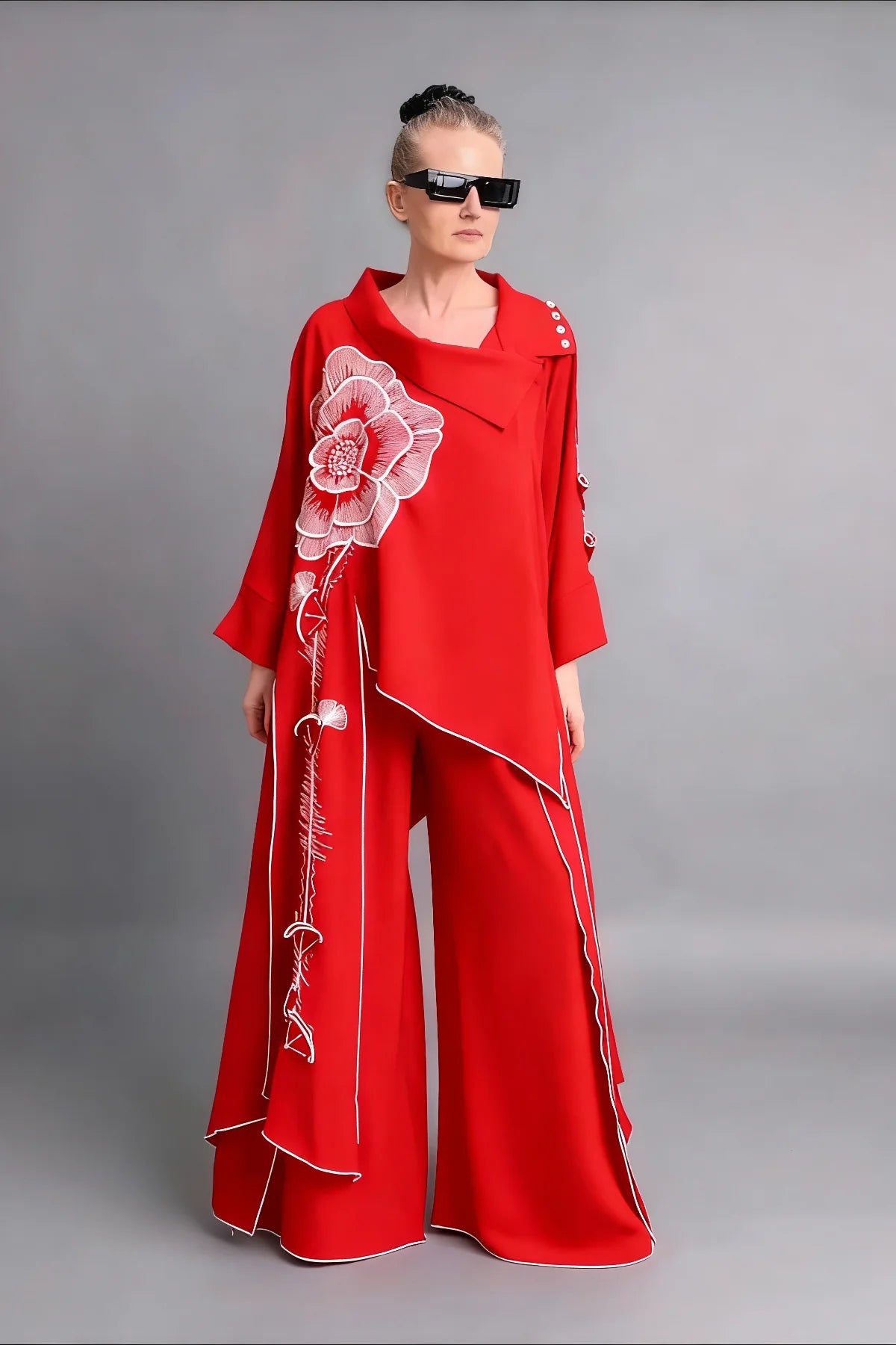 Riberance Zweiteiler mit floraler Stickerei in Rot-Weiß mit asymmetrischer Tunika