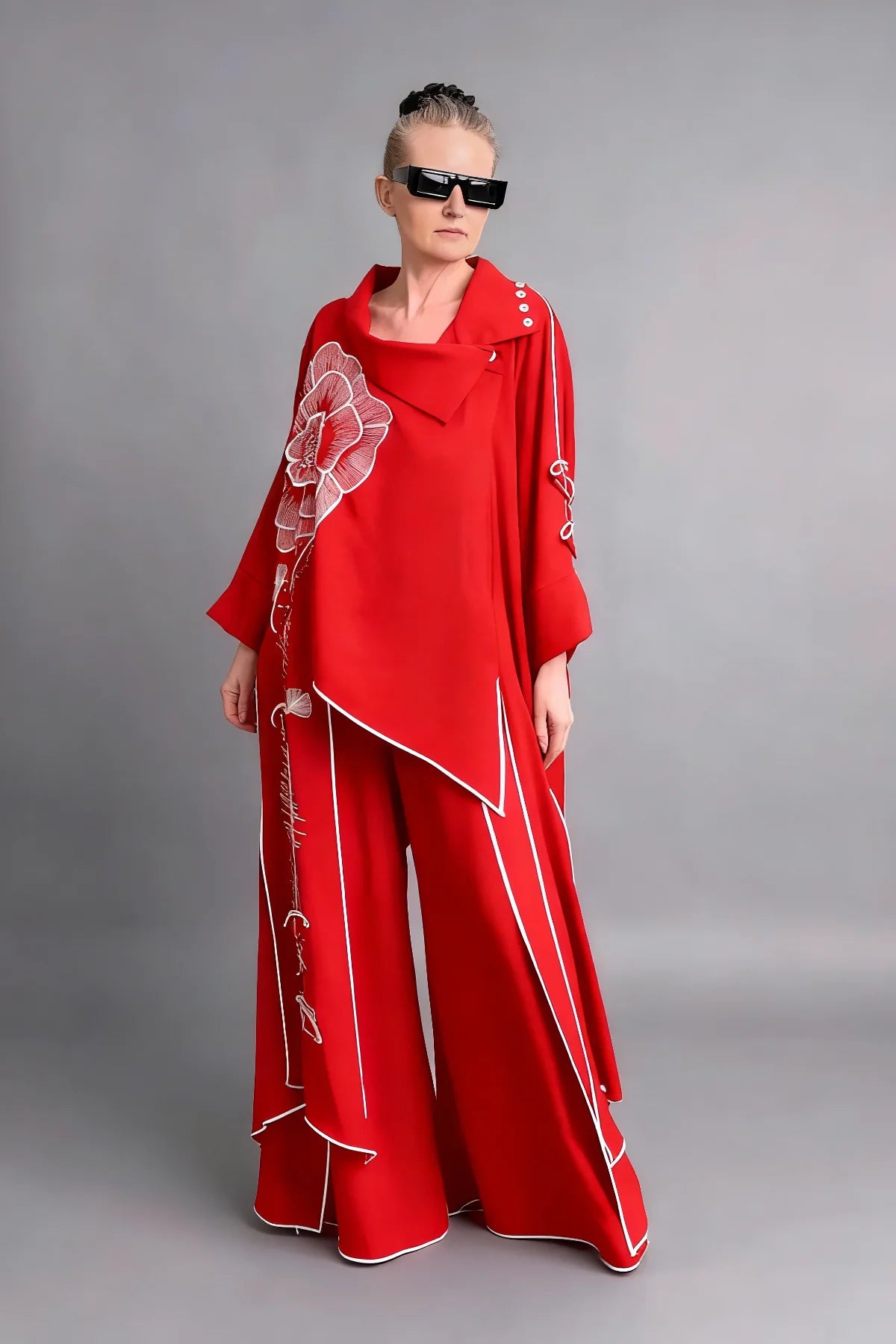 Riberance Zweiteiler mit floraler Stickerei in Rot-Weiß mit asymmetrischer Tunika