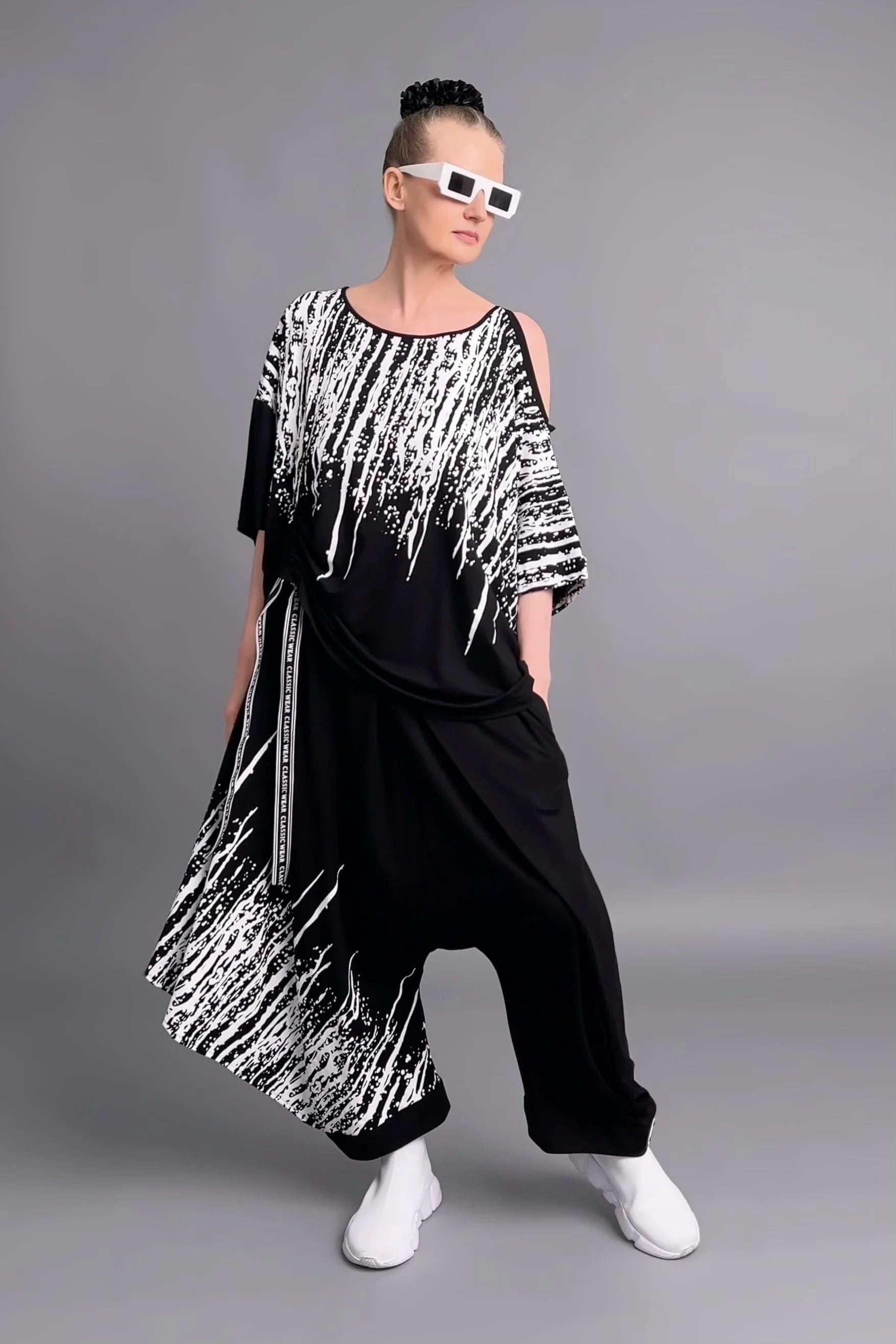 Asymmetrisches Shirt & Hose Set mit Print in Schwarz-Weiß aus Viskose von Riberance