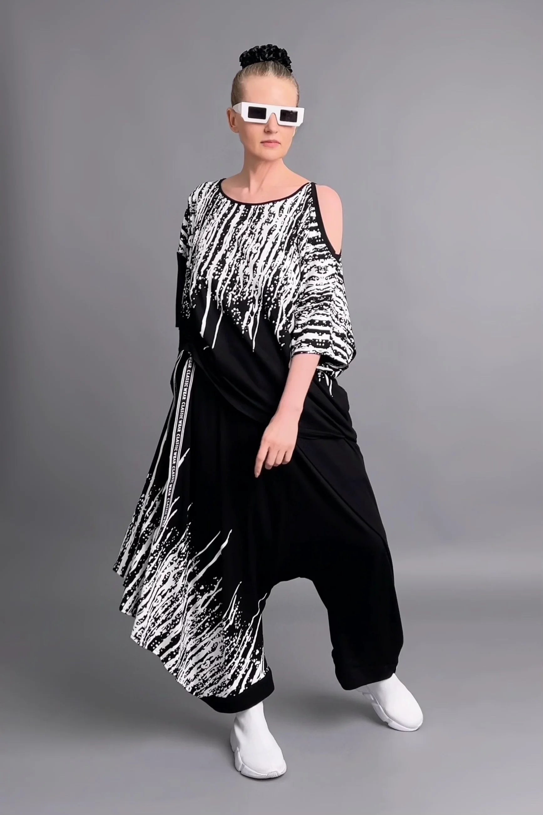 Asymmetrisches Shirt & Hose Set mit Print in Schwarz-Weiß aus Viskose von Riberance