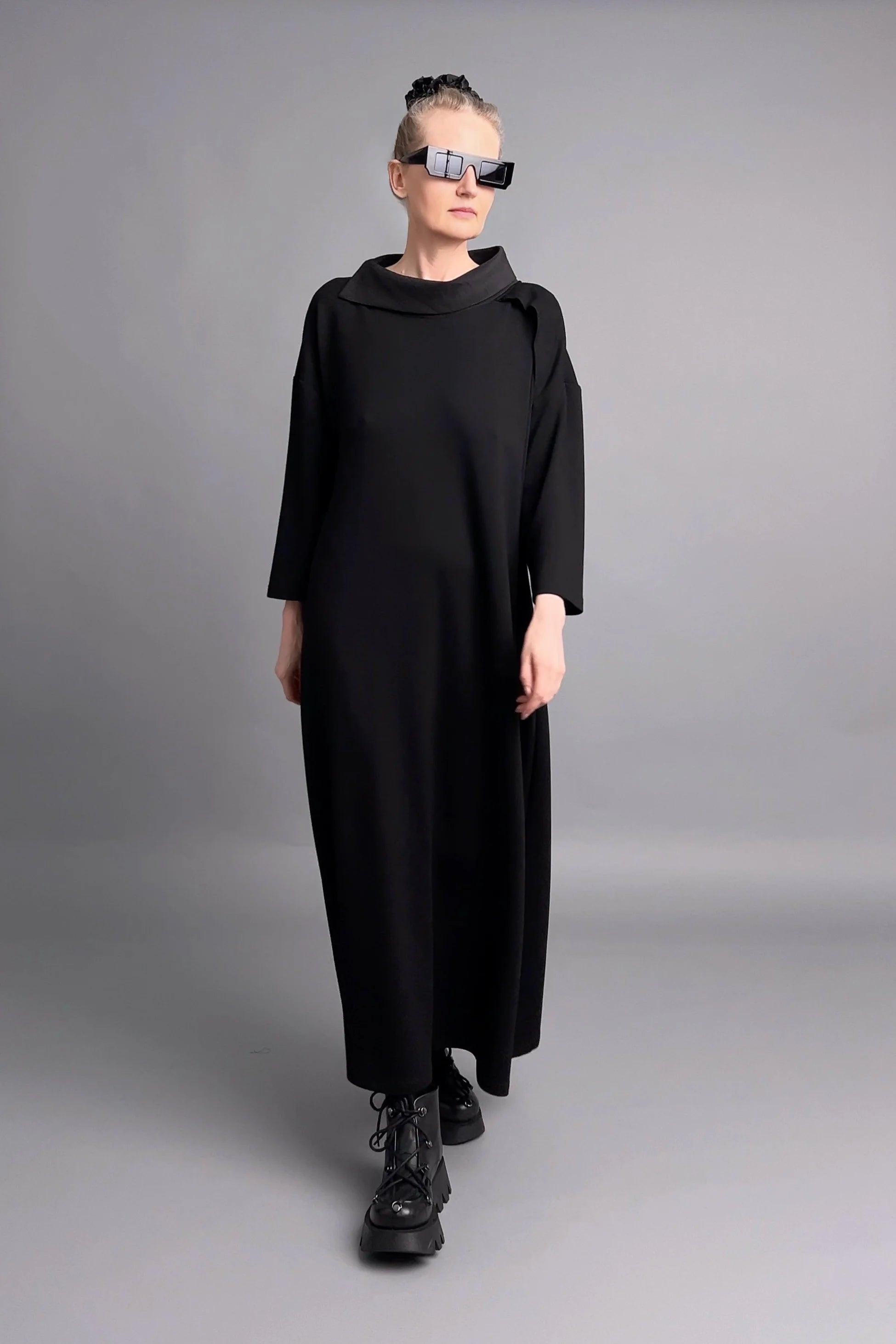 Zweiteiler aus Jersey und Popeline in Schwarz mit asymmetrischem Oversize-Look von Red Corner