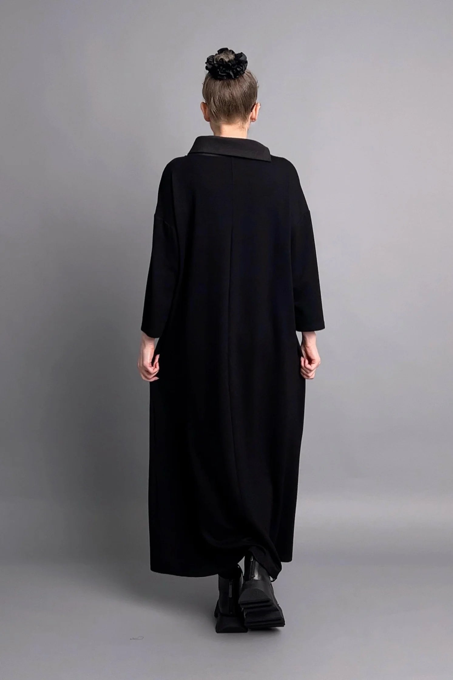 Zweiteiler aus Jersey und Popeline in Schwarz mit asymmetrischem Oversize-Look von Red Corner